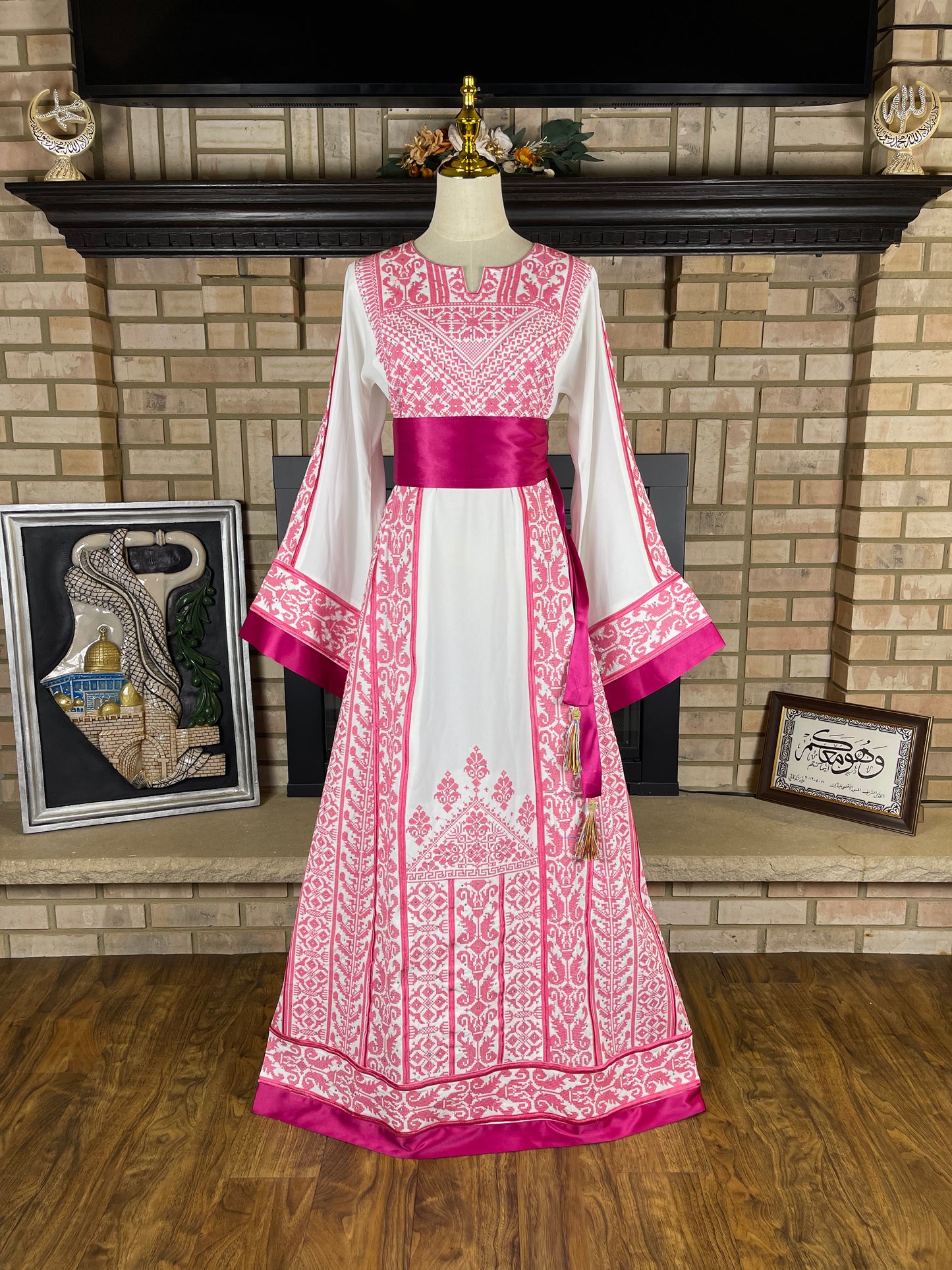 White/Pink Ishq Thobe
