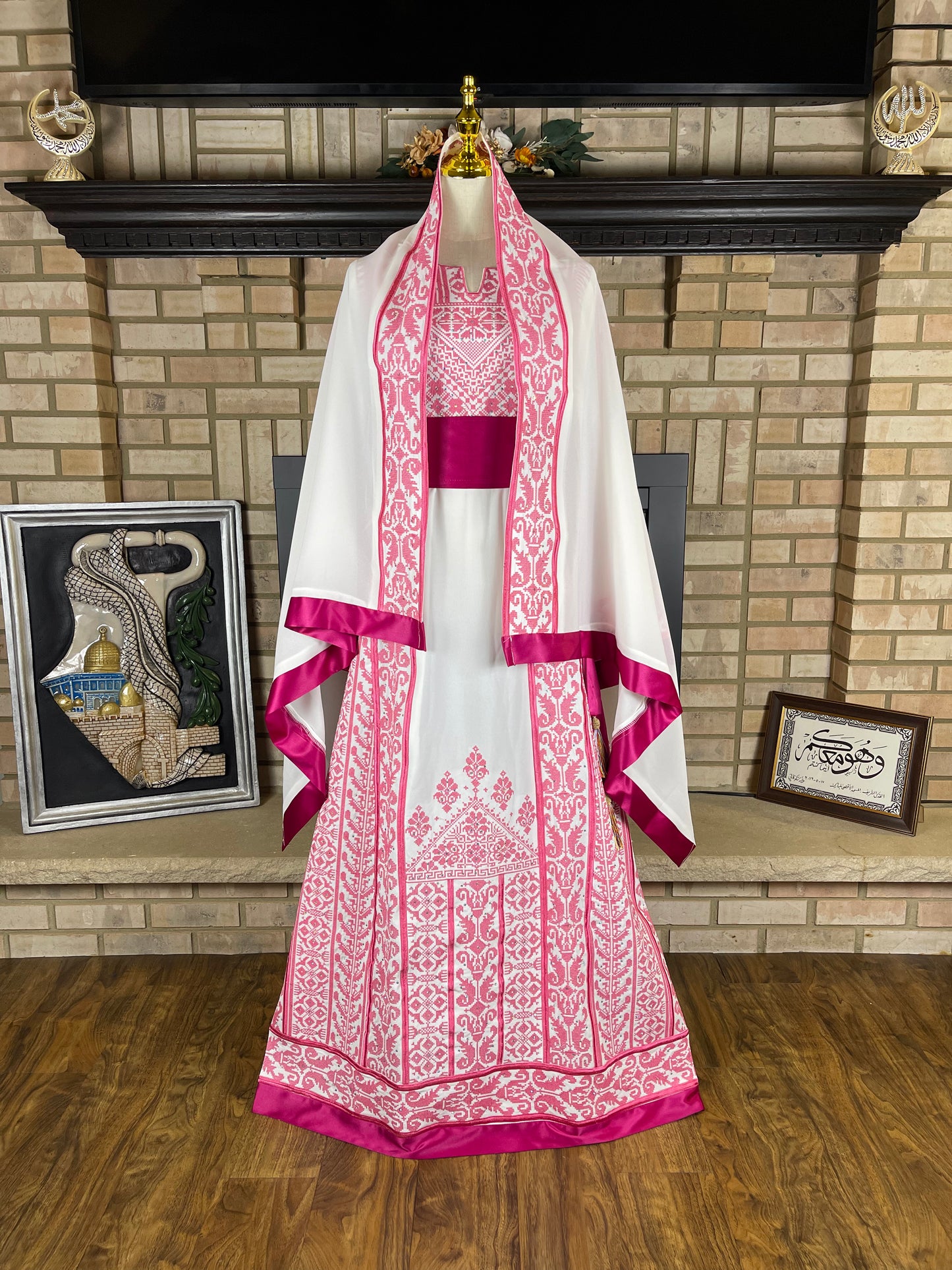 White/Pink Ishq Thobe