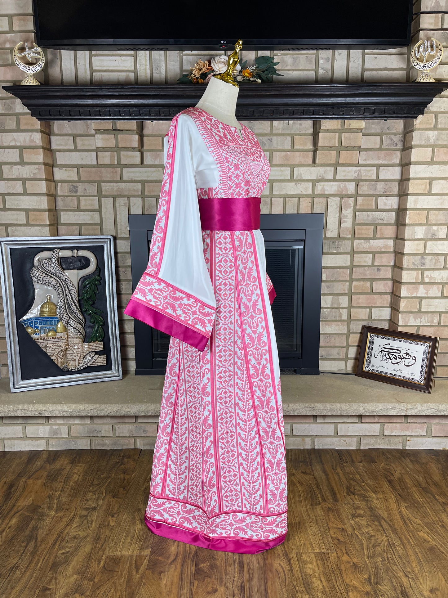 White/Pink Ishq Thobe