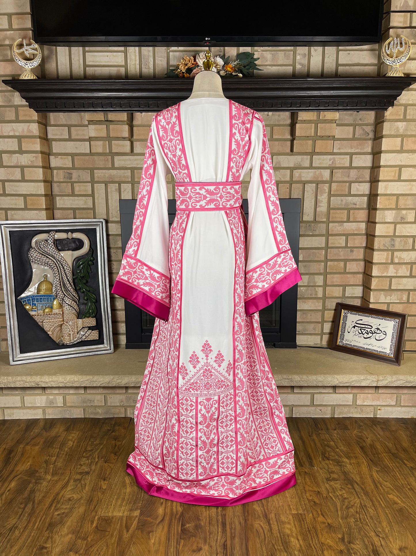 White/Pink Ishq Thobe