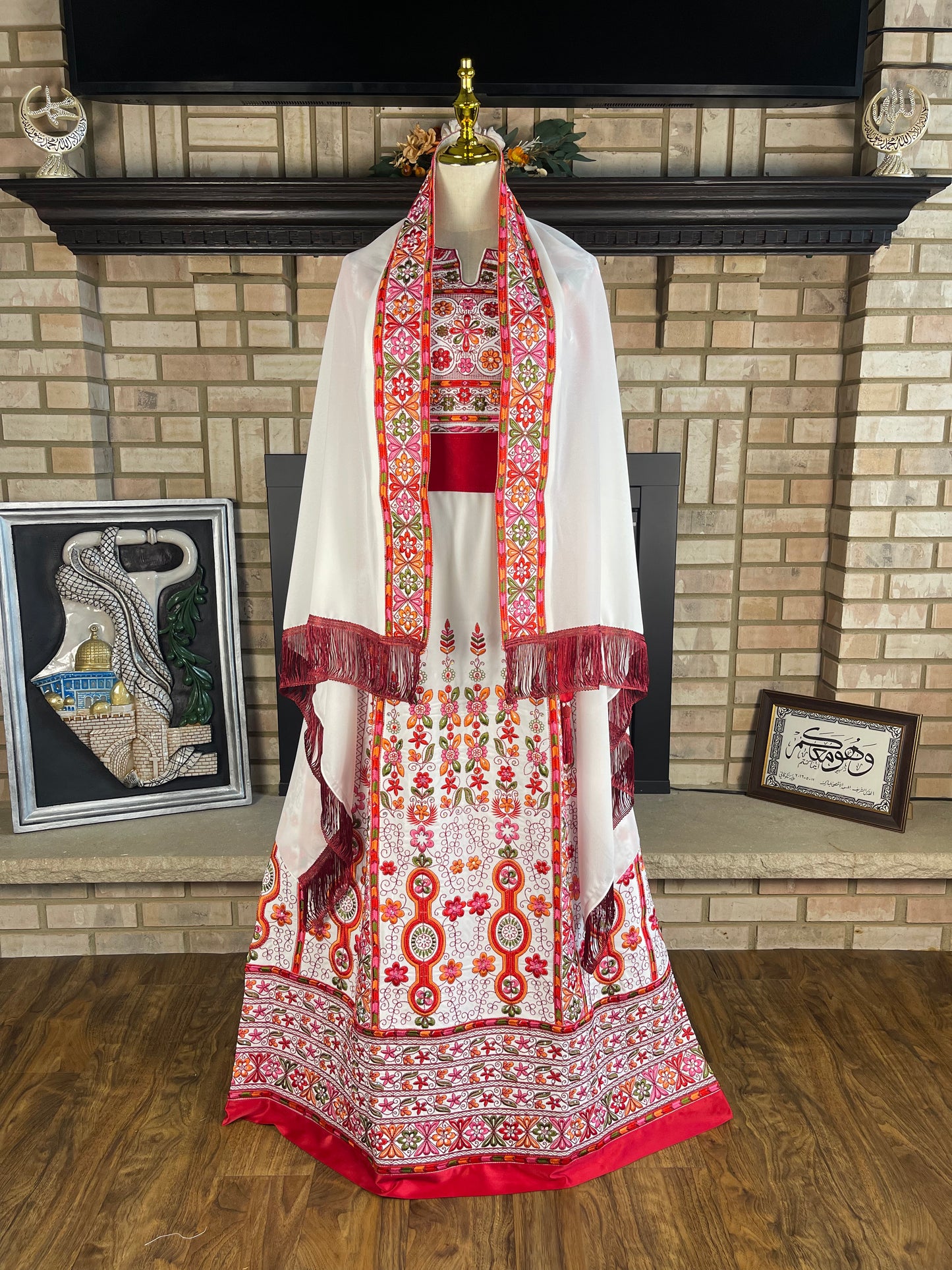 White/Red Satin Malaka Thobe