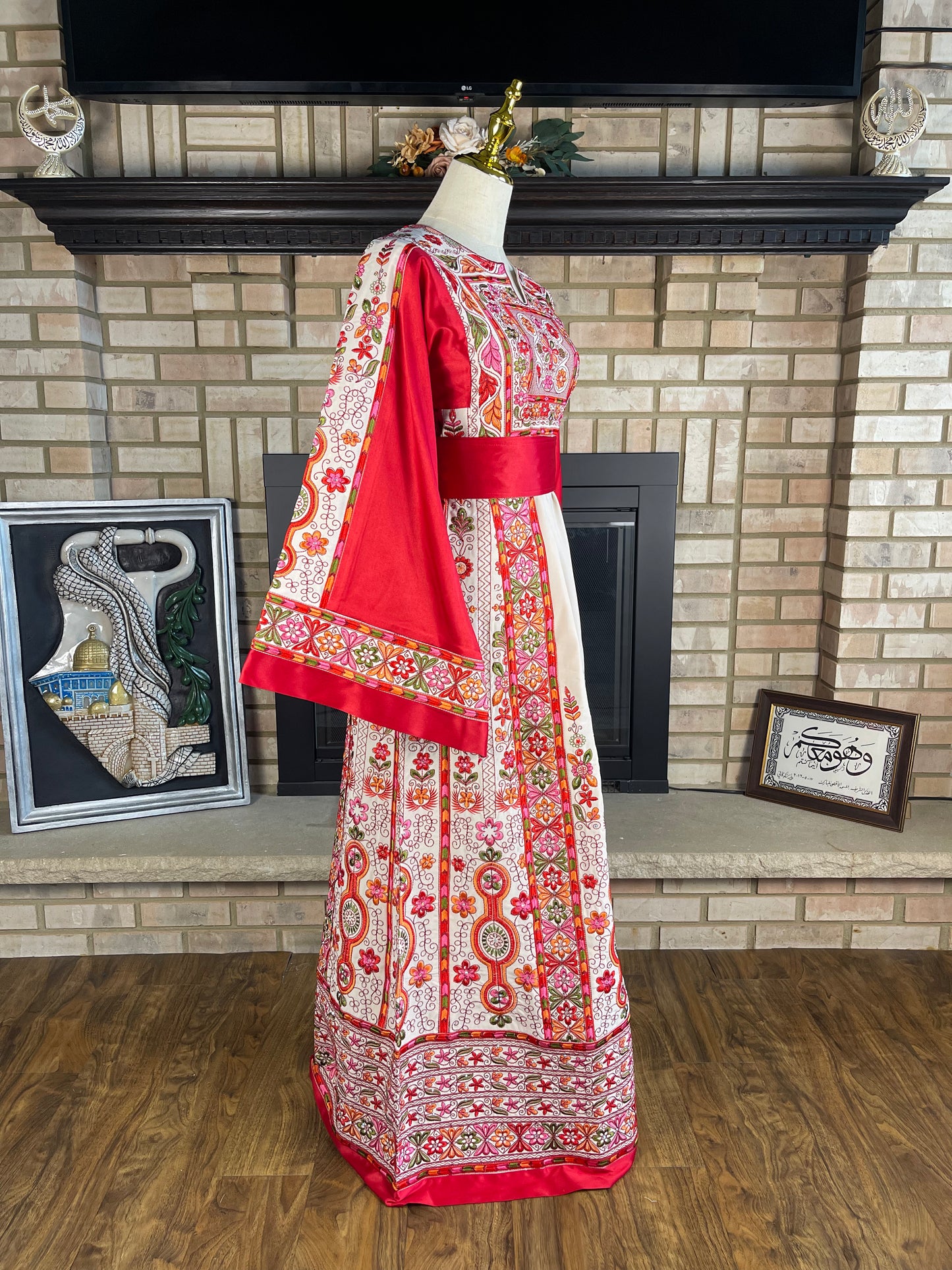 Cream/Red Satin Malaka Thobe