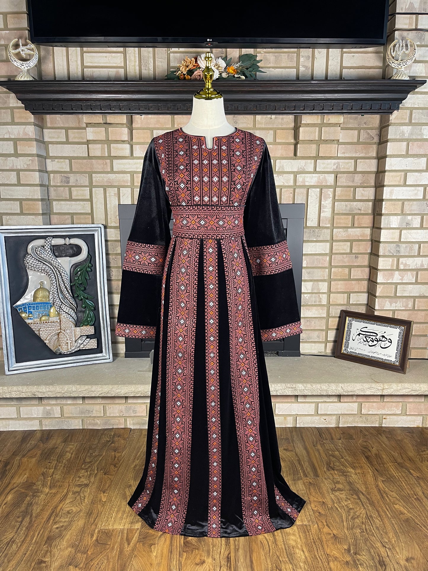 Black/Brick Red Jerusalem Velvet Thobe