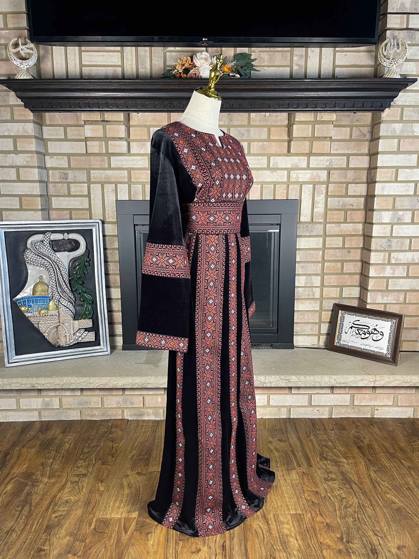 Black/Brick Red Jerusalem Velvet Thobe