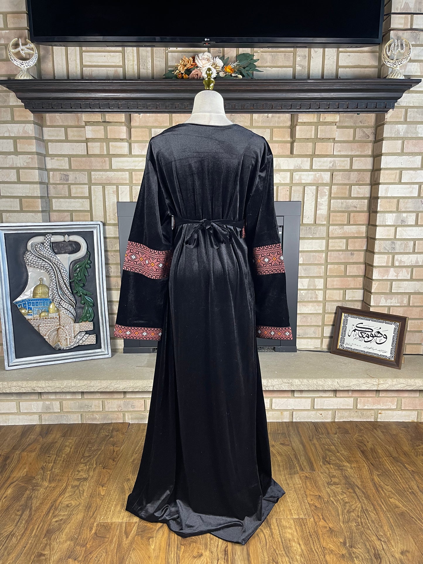 Black/Brick Red Jerusalem Velvet Thobe