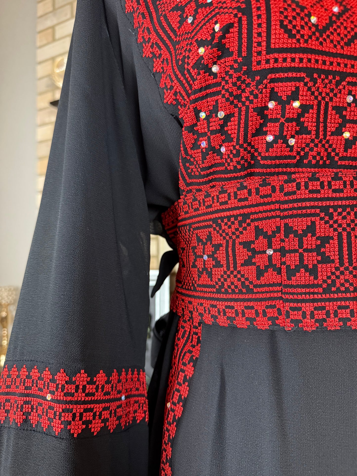 Black/Red Tulkarm Thobe