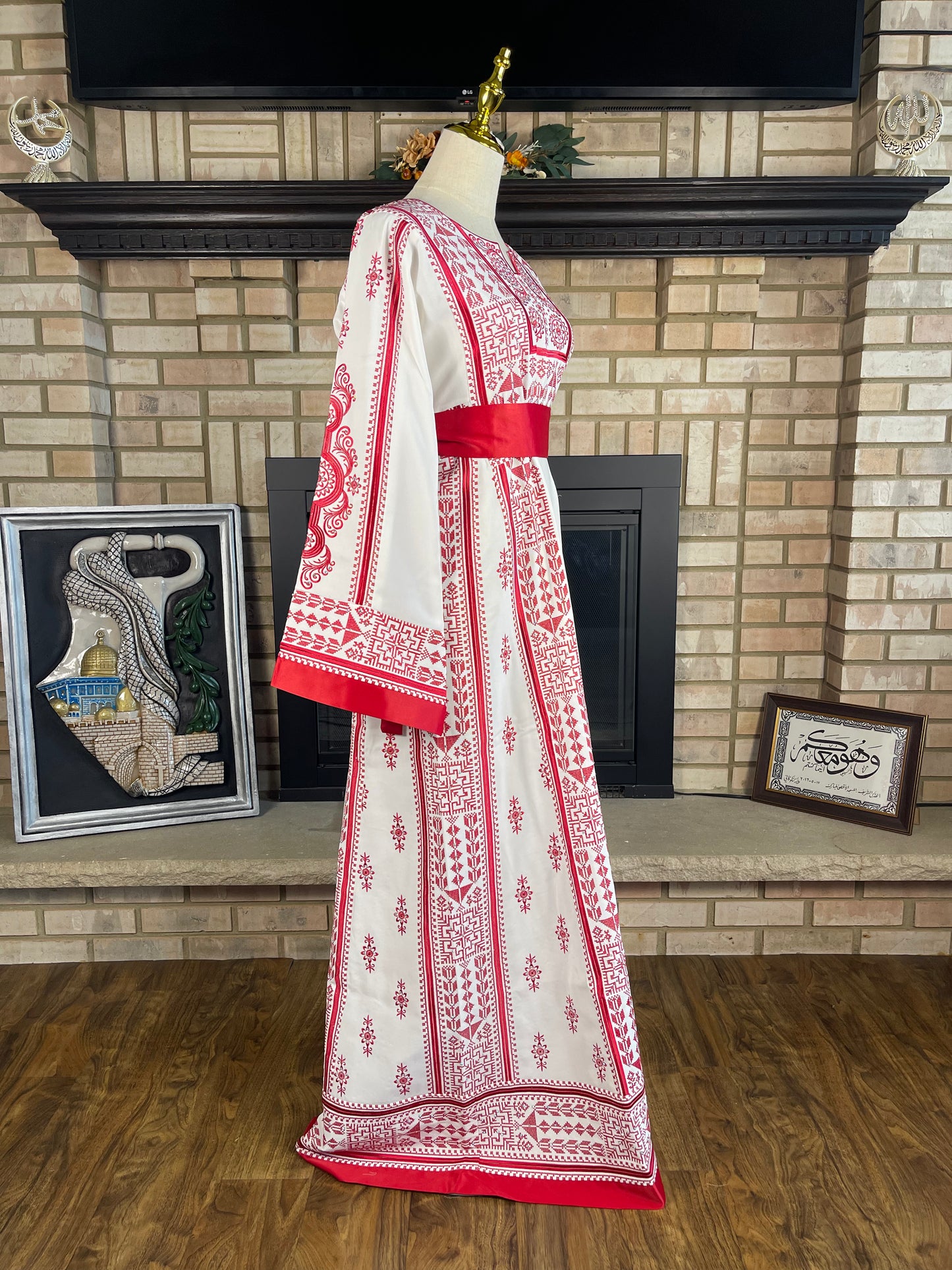 White/Red Rafah Thobe