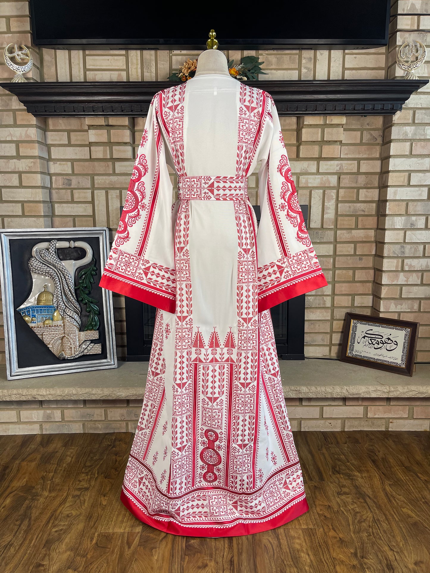 White/Red Rafah Thobe