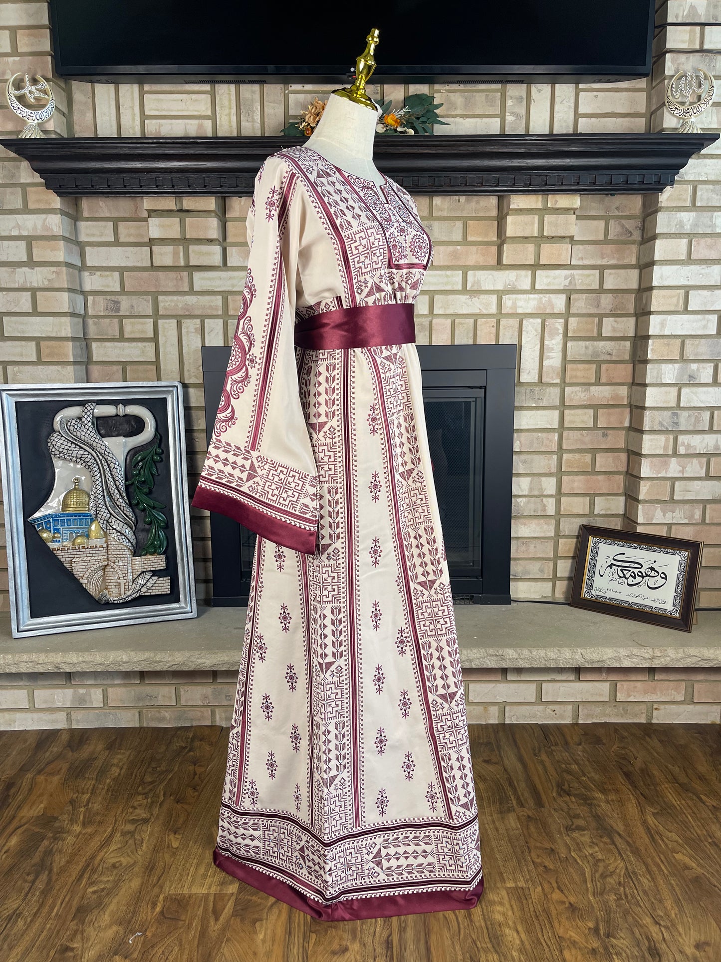 Cream/Burgundy Rafah Thobe