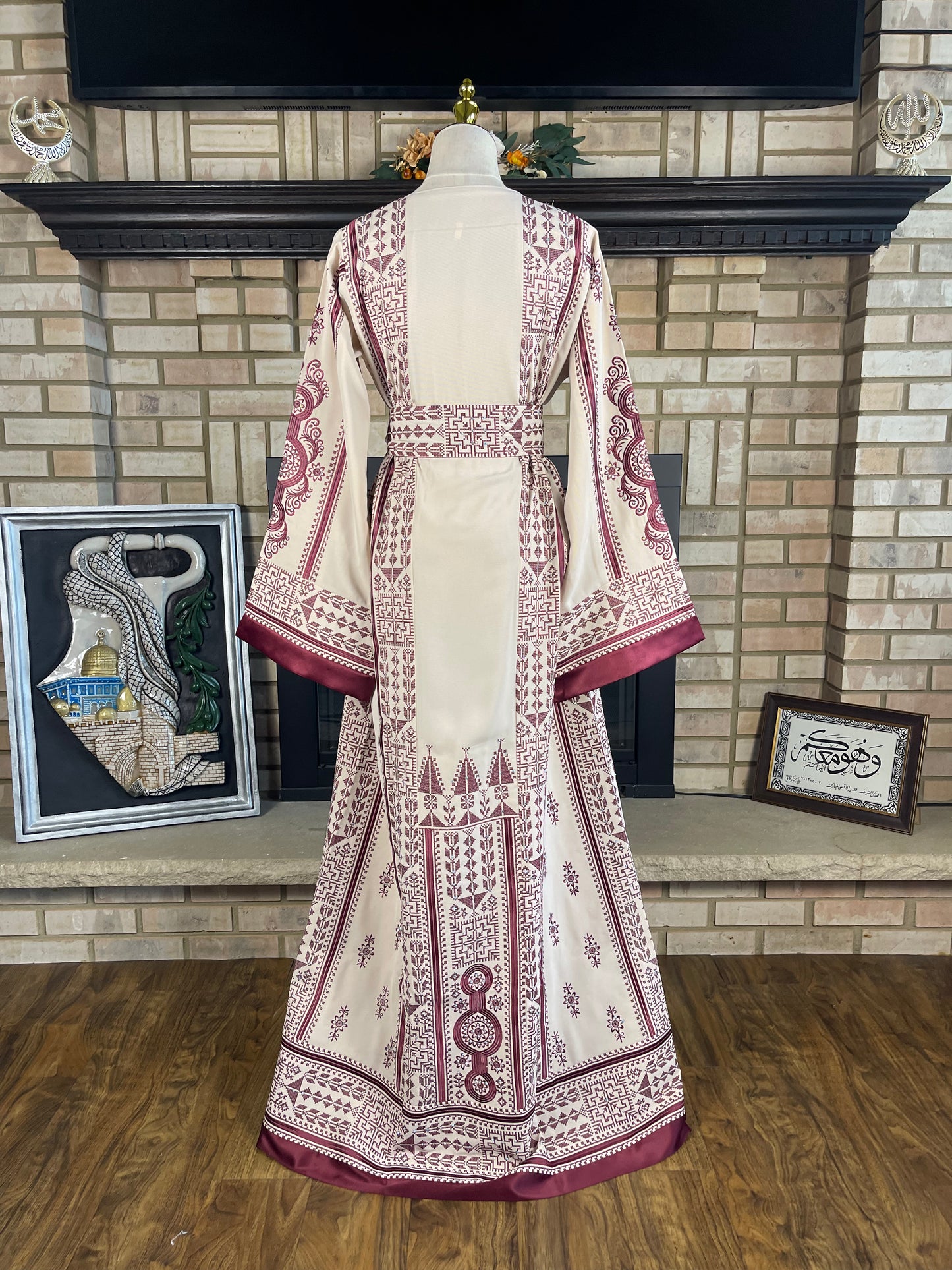 Cream/Burgundy Rafah Thobe