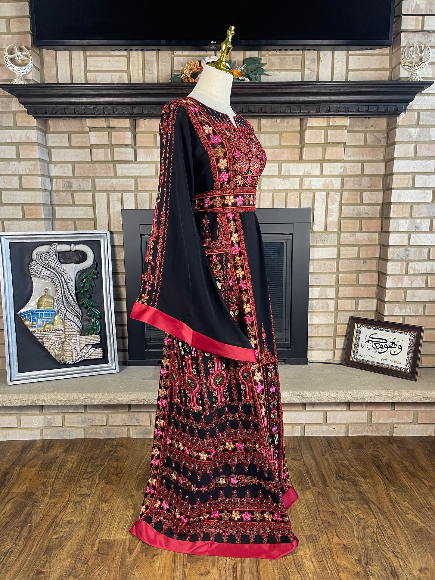 Black/Red Al-Wurood Thobe