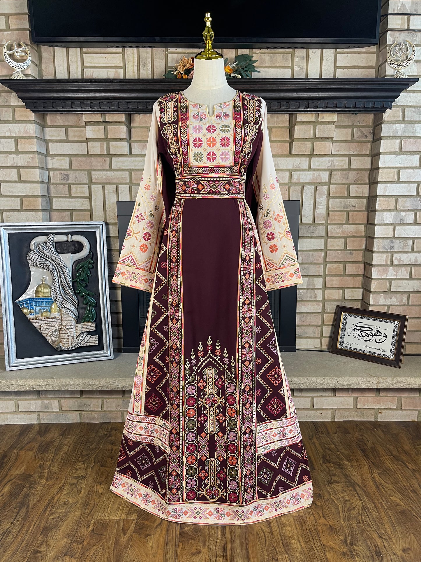 Maroon/White Jabalia Thobe