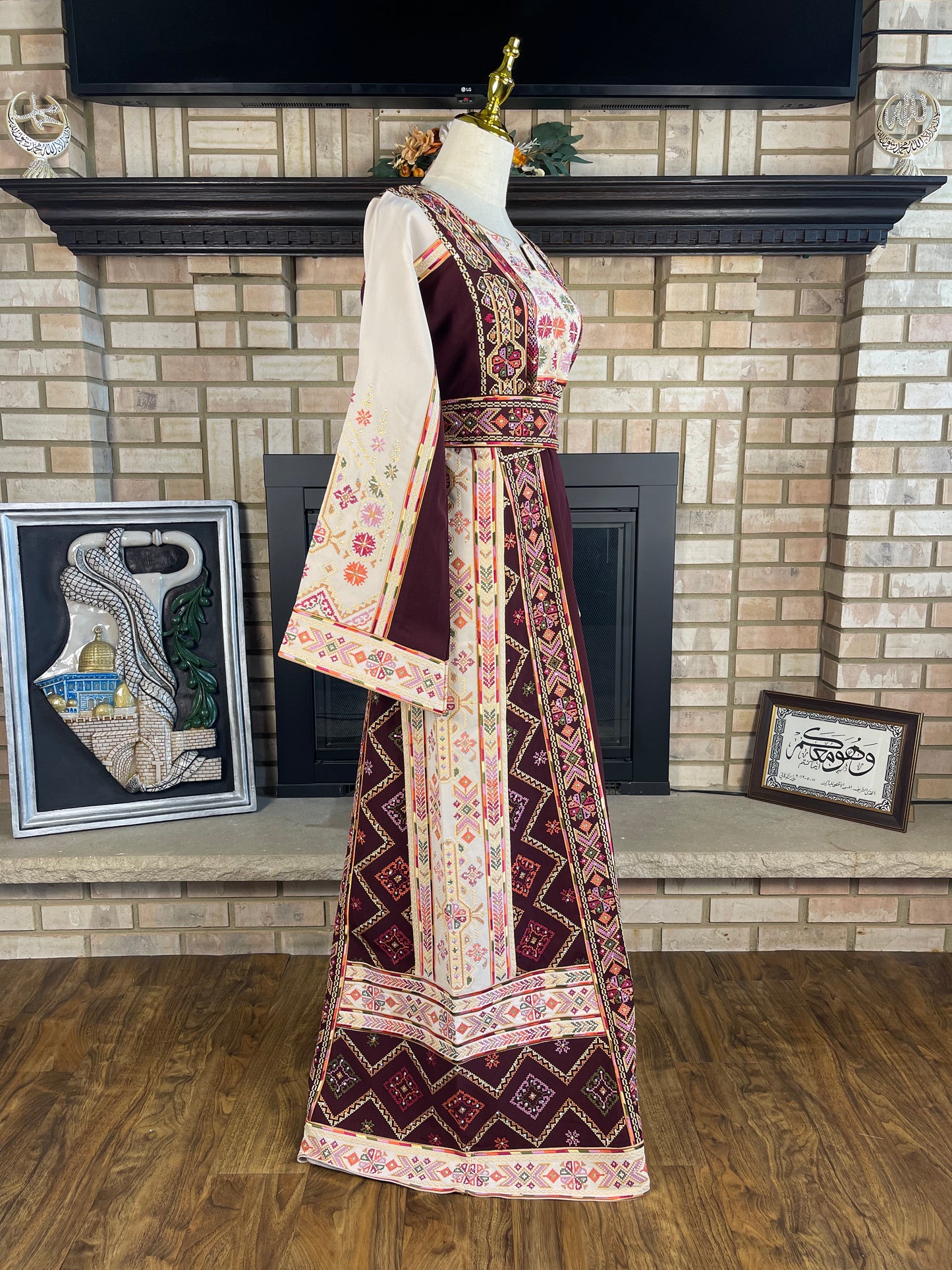 Maroon/White Jabalia Thobe