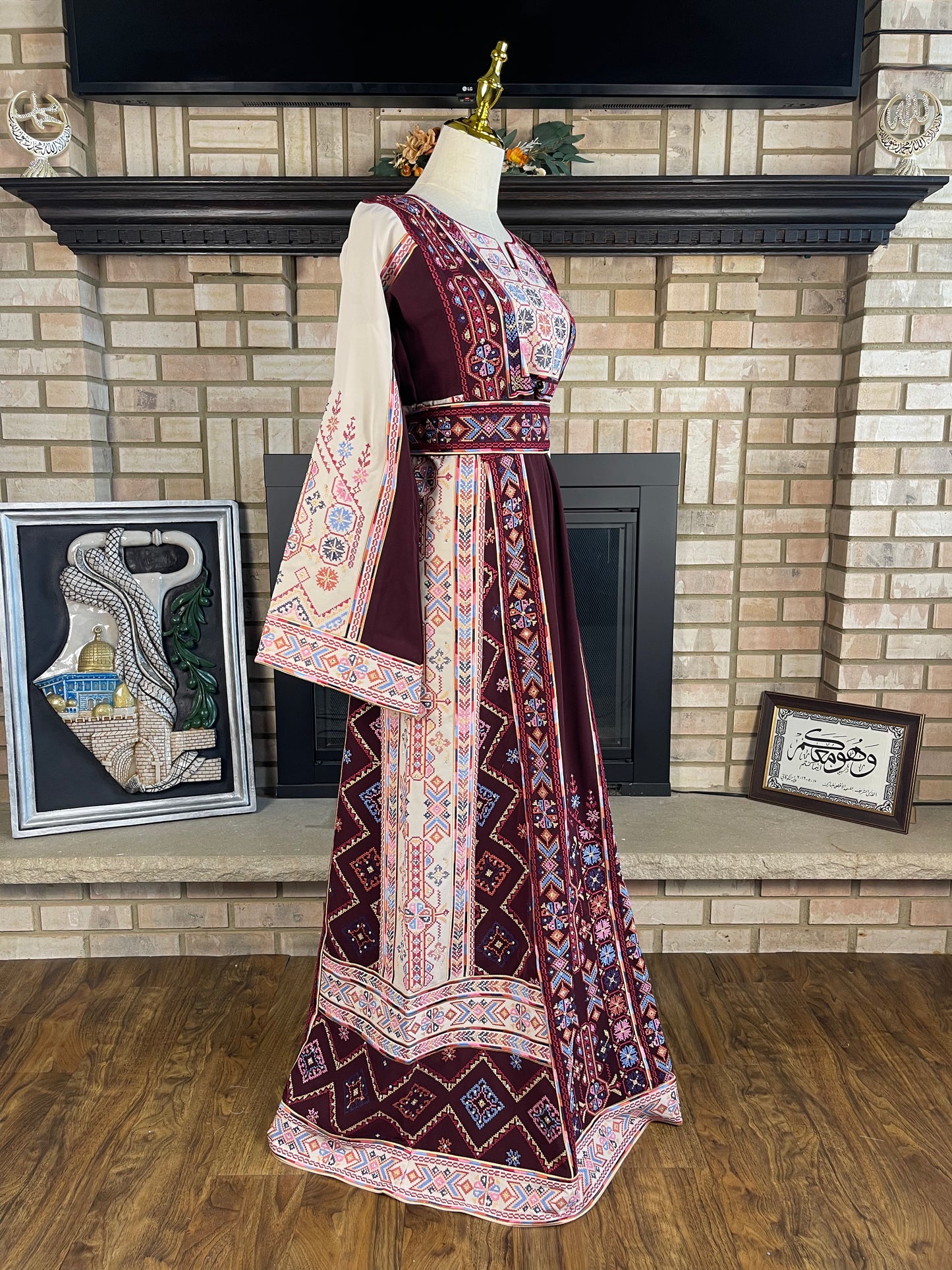 Burgundy/White Jabalia Thobe