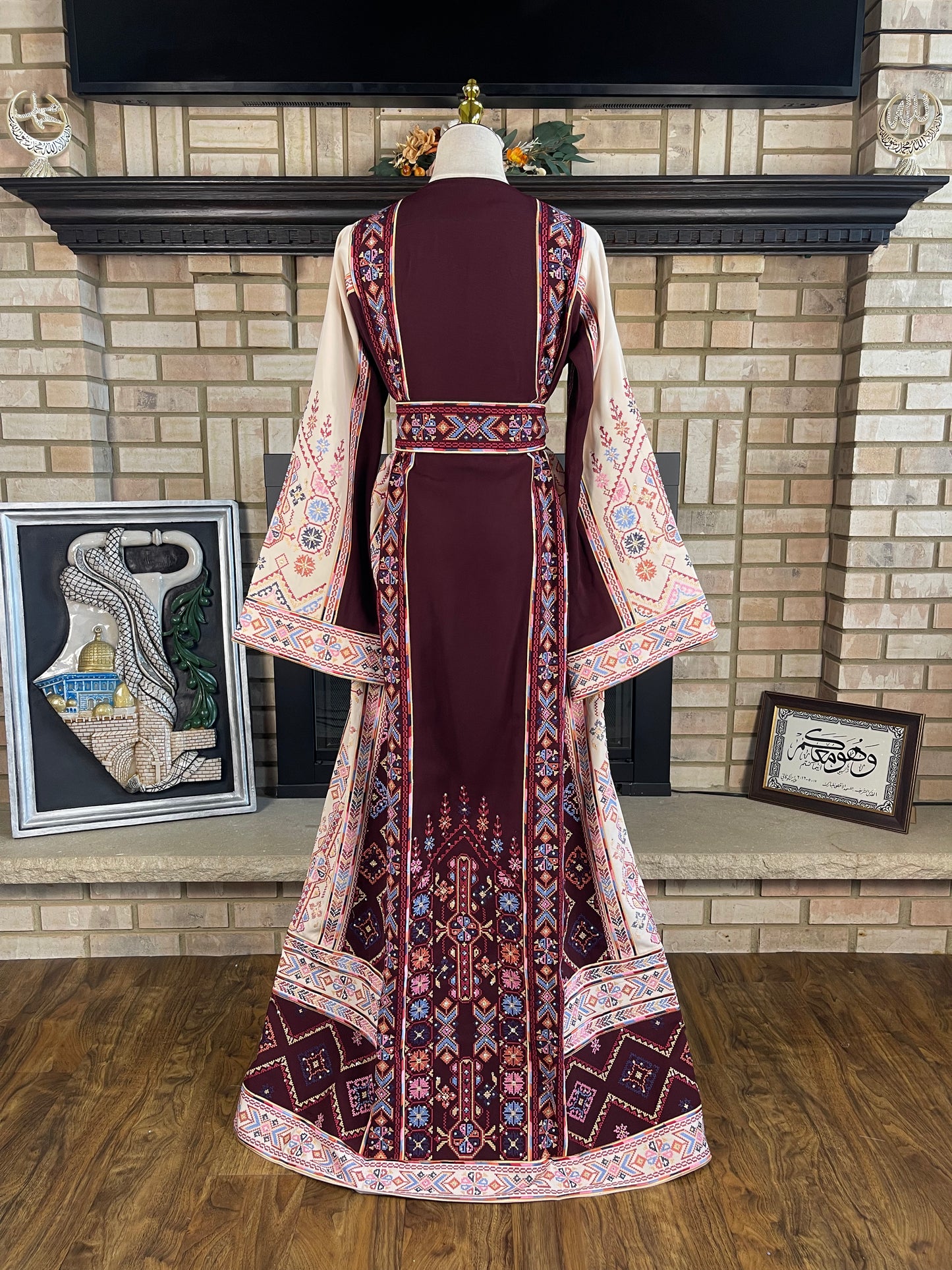 Burgundy/White Jabalia Thobe