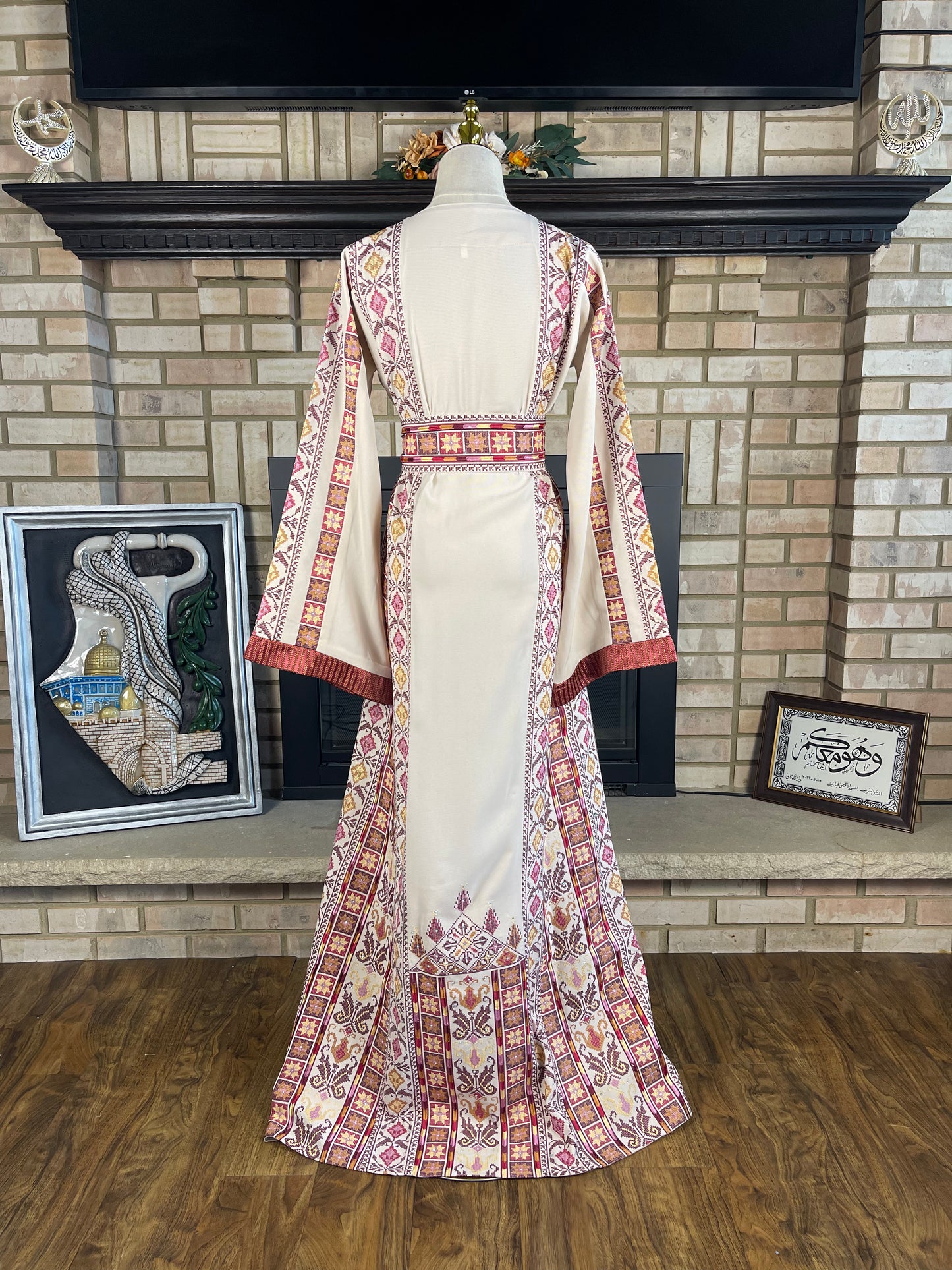 Cream/Burgundy Deir Al-Balah Thobe