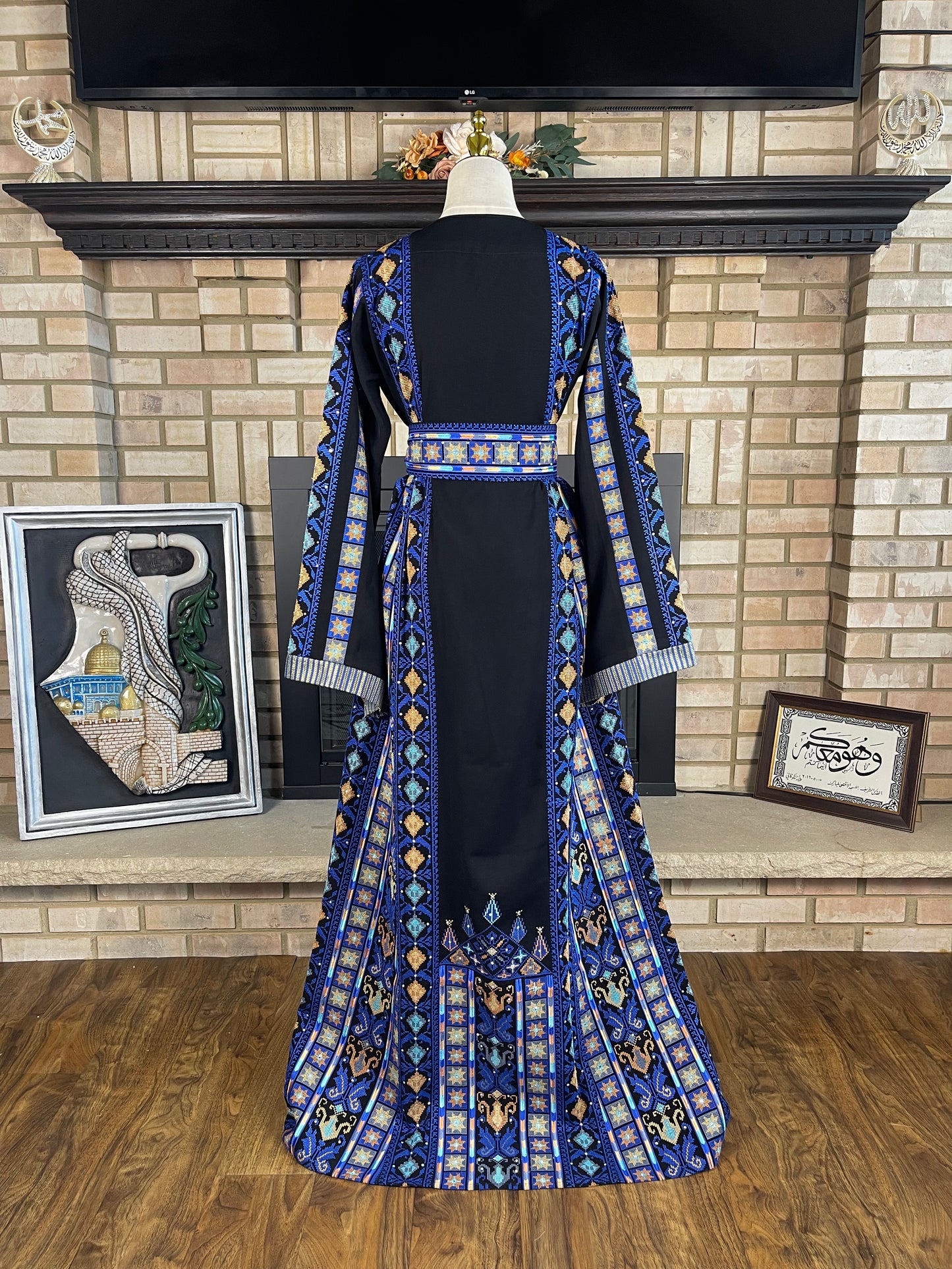 Black/Blue Deir Al-Balah Thobe