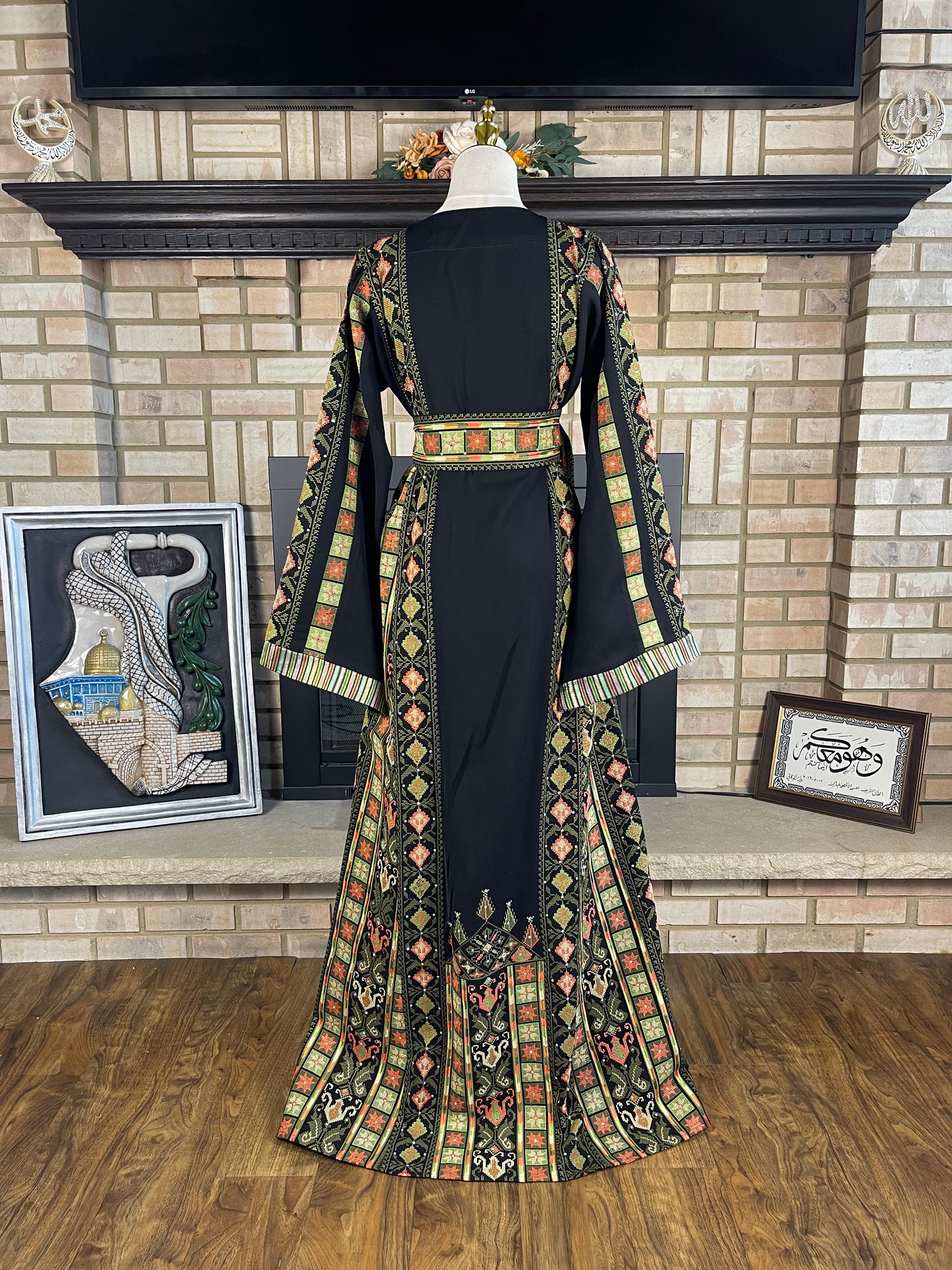 Black/Green Deir Al-Balah Thobe