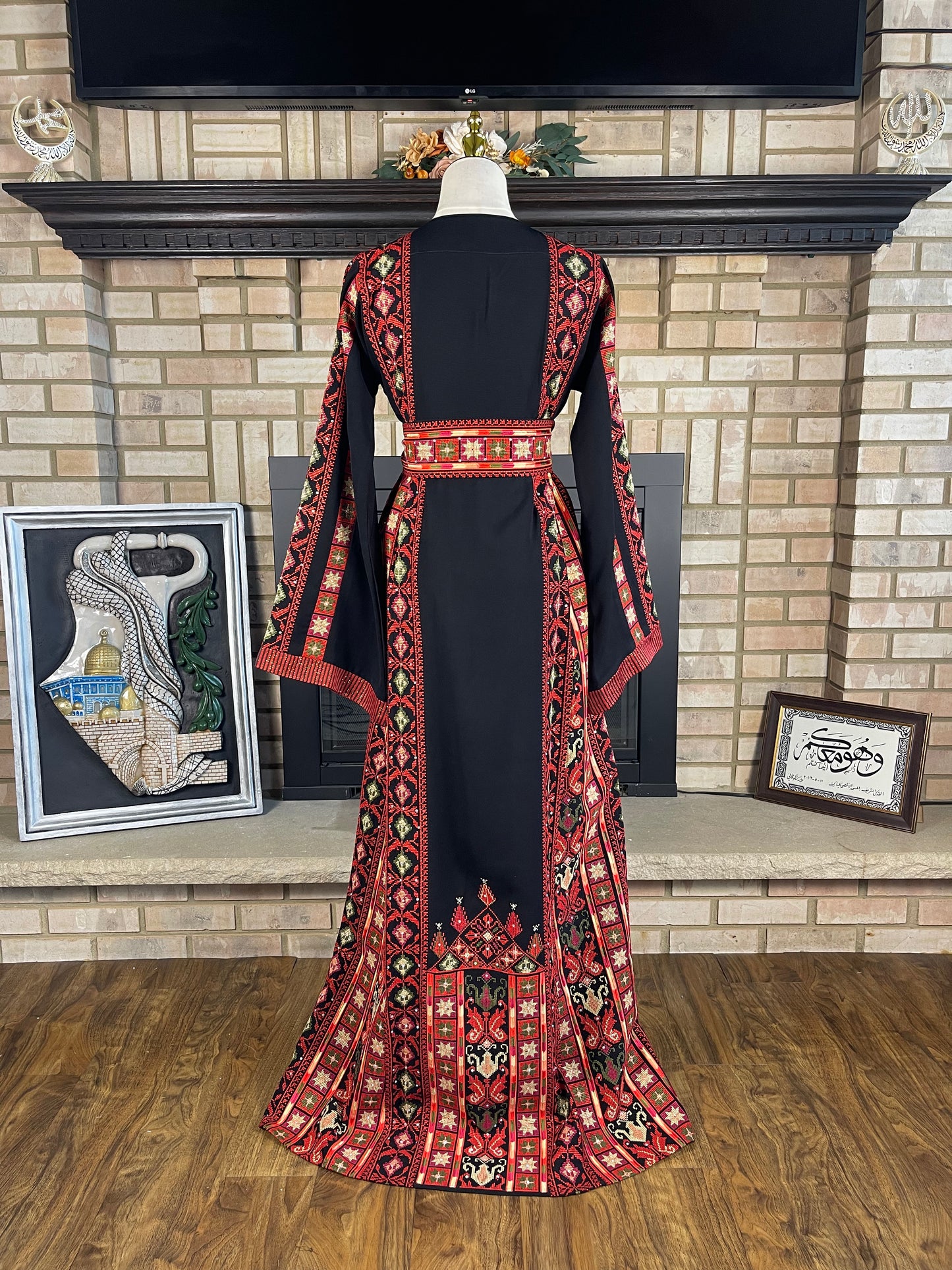 Black/Red Deir Al-Balah Thobe