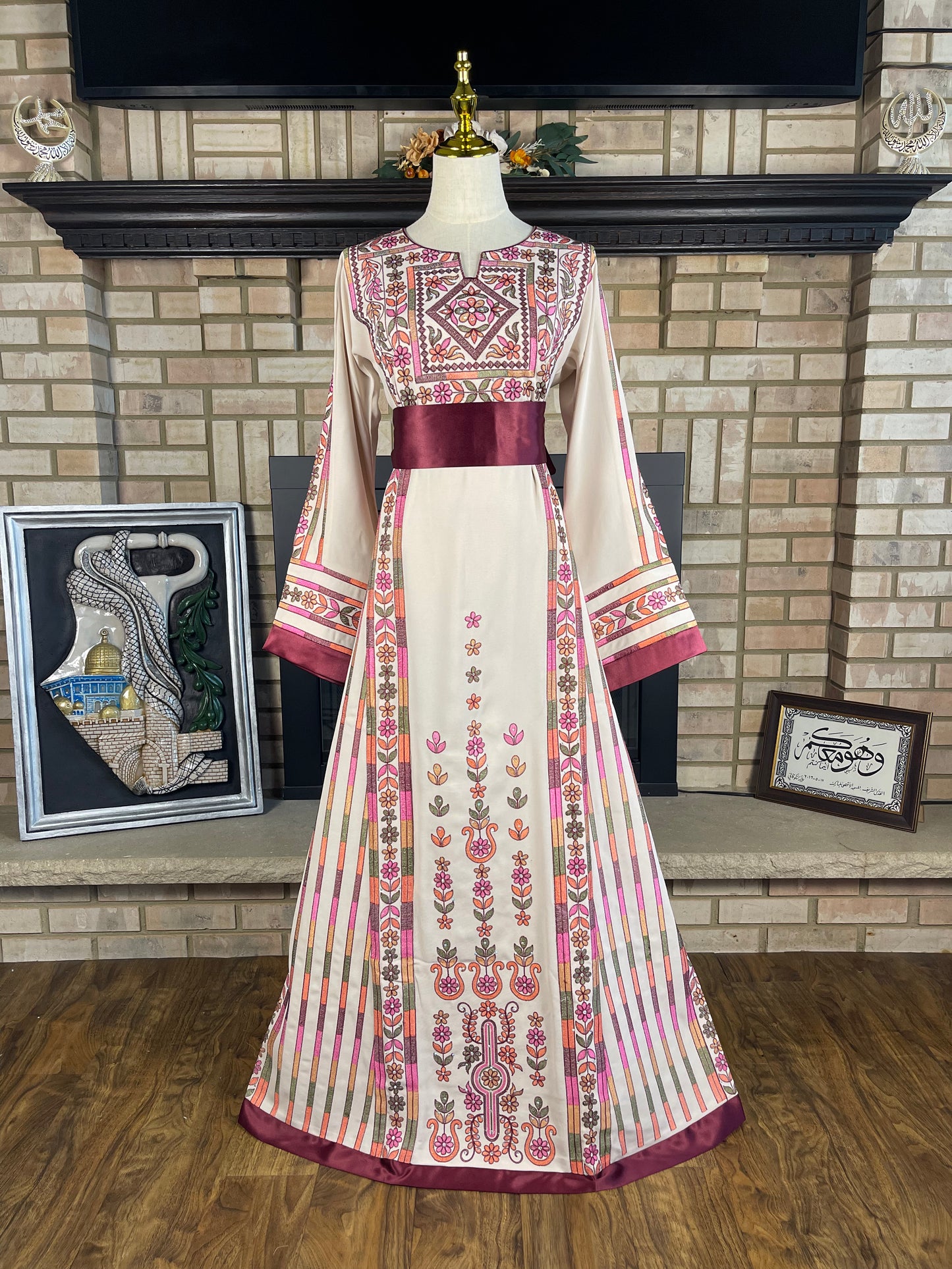 Cream/Burgundy Ajloun Thobe