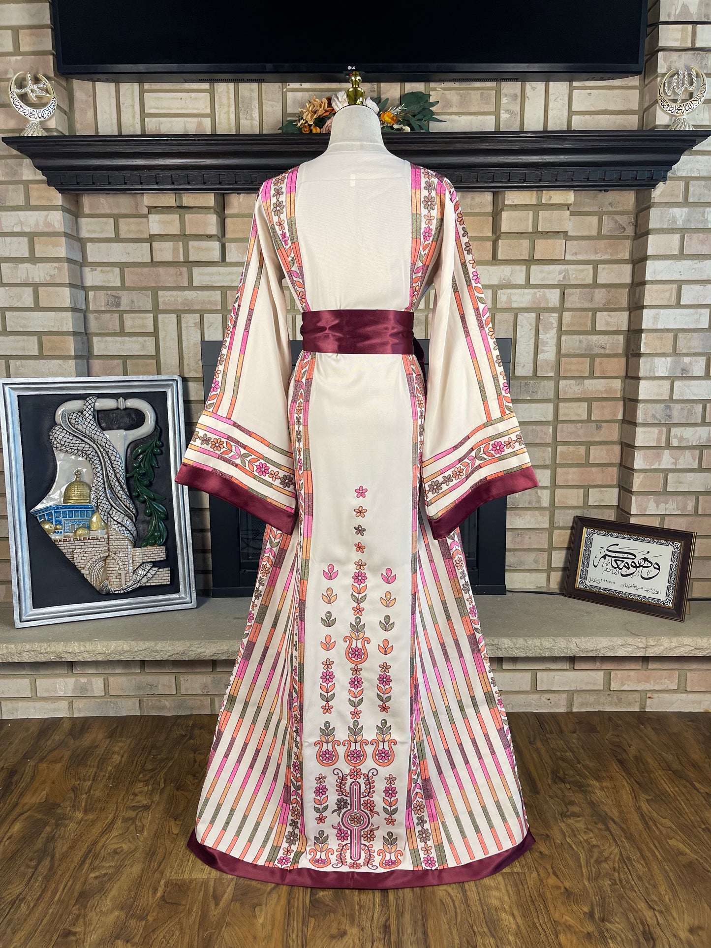 Cream/Burgundy Ajloun Thobe