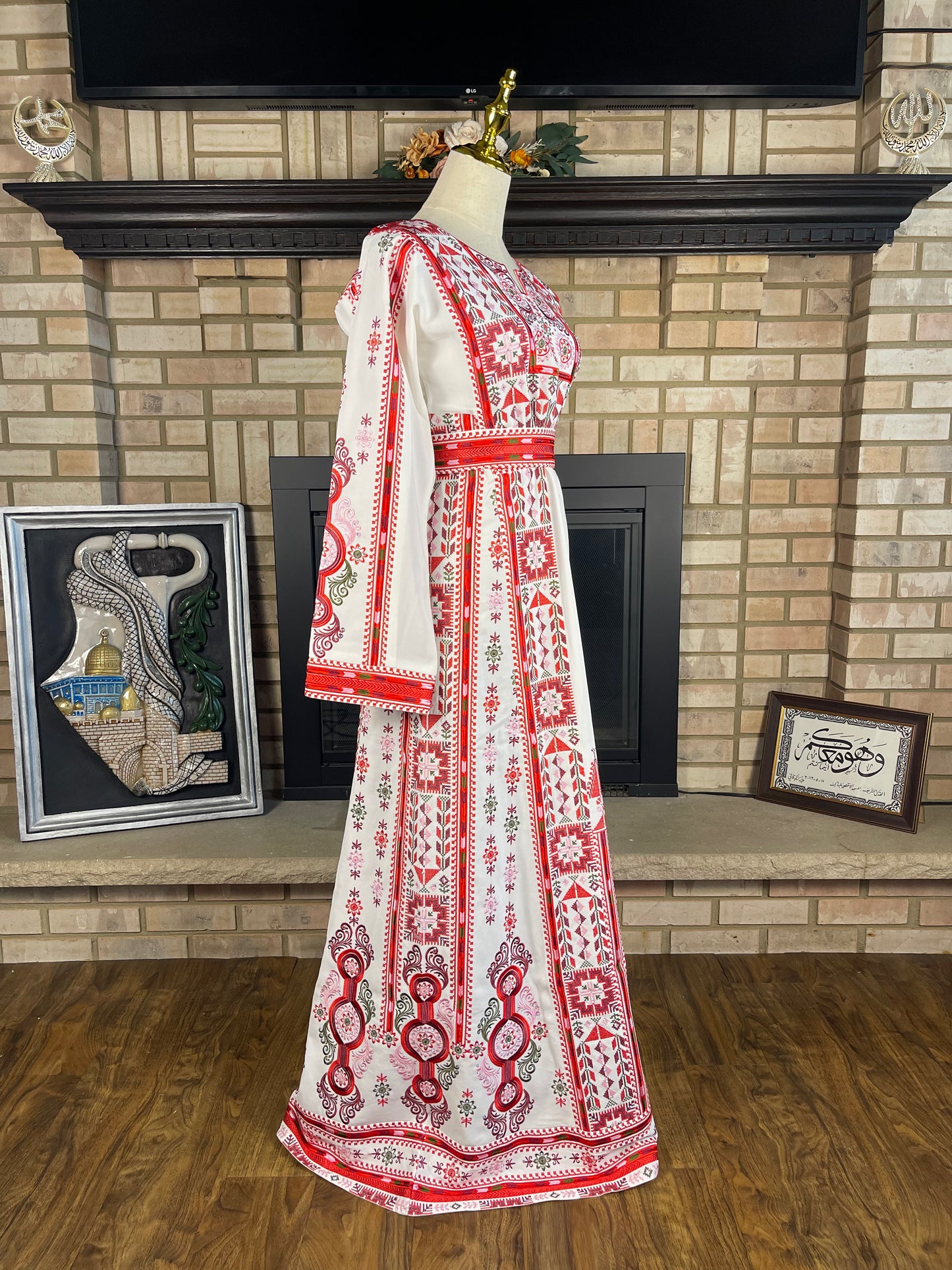 White/Red Nuseirat Thobe
