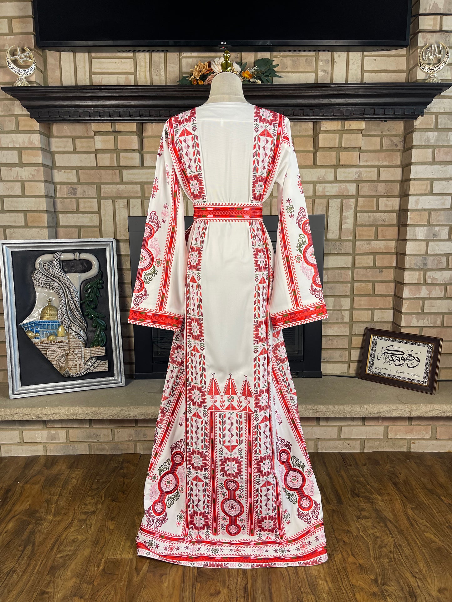 White/Red Nuseirat Thobe