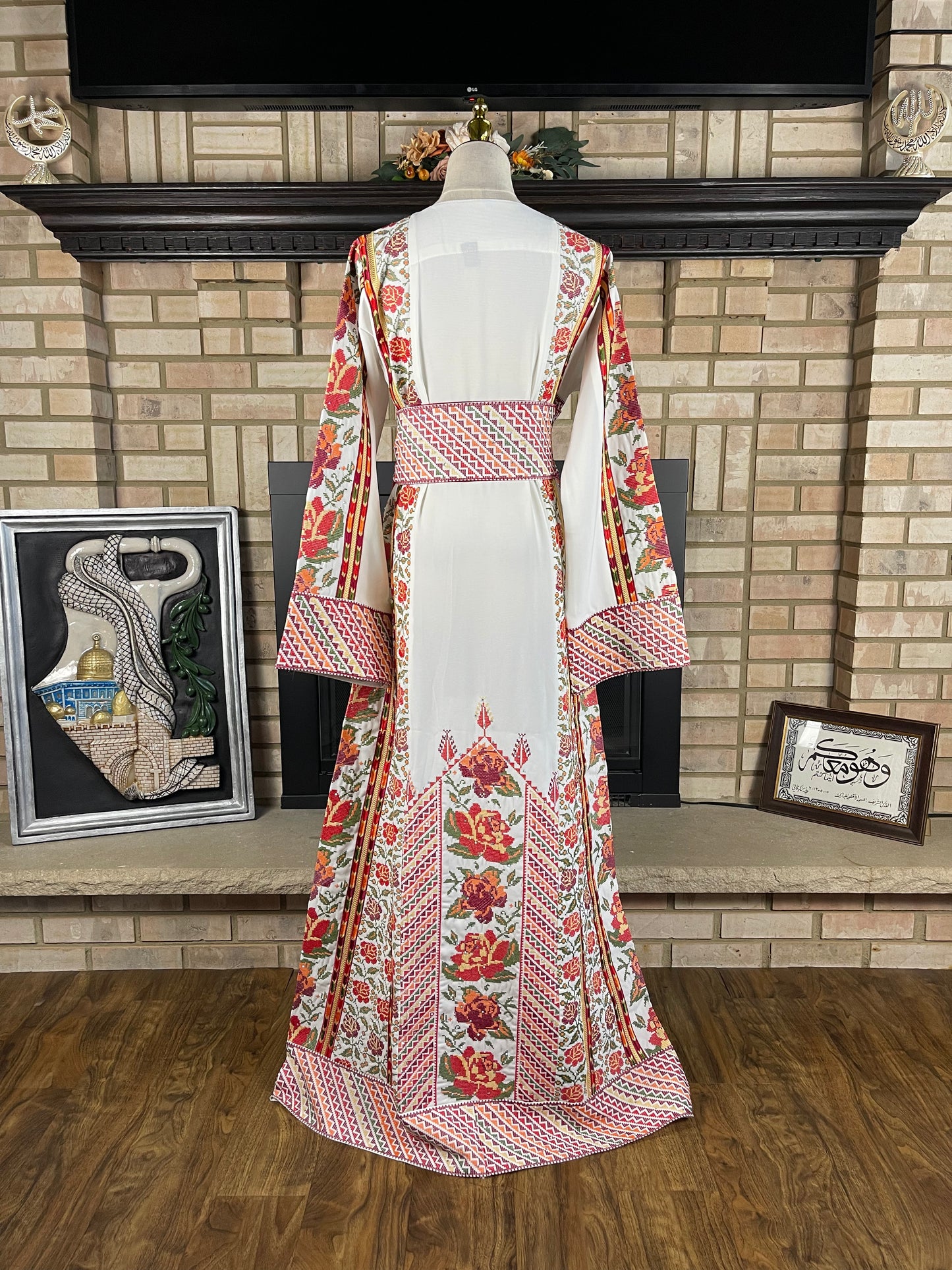 White/Red Roses Thobe
