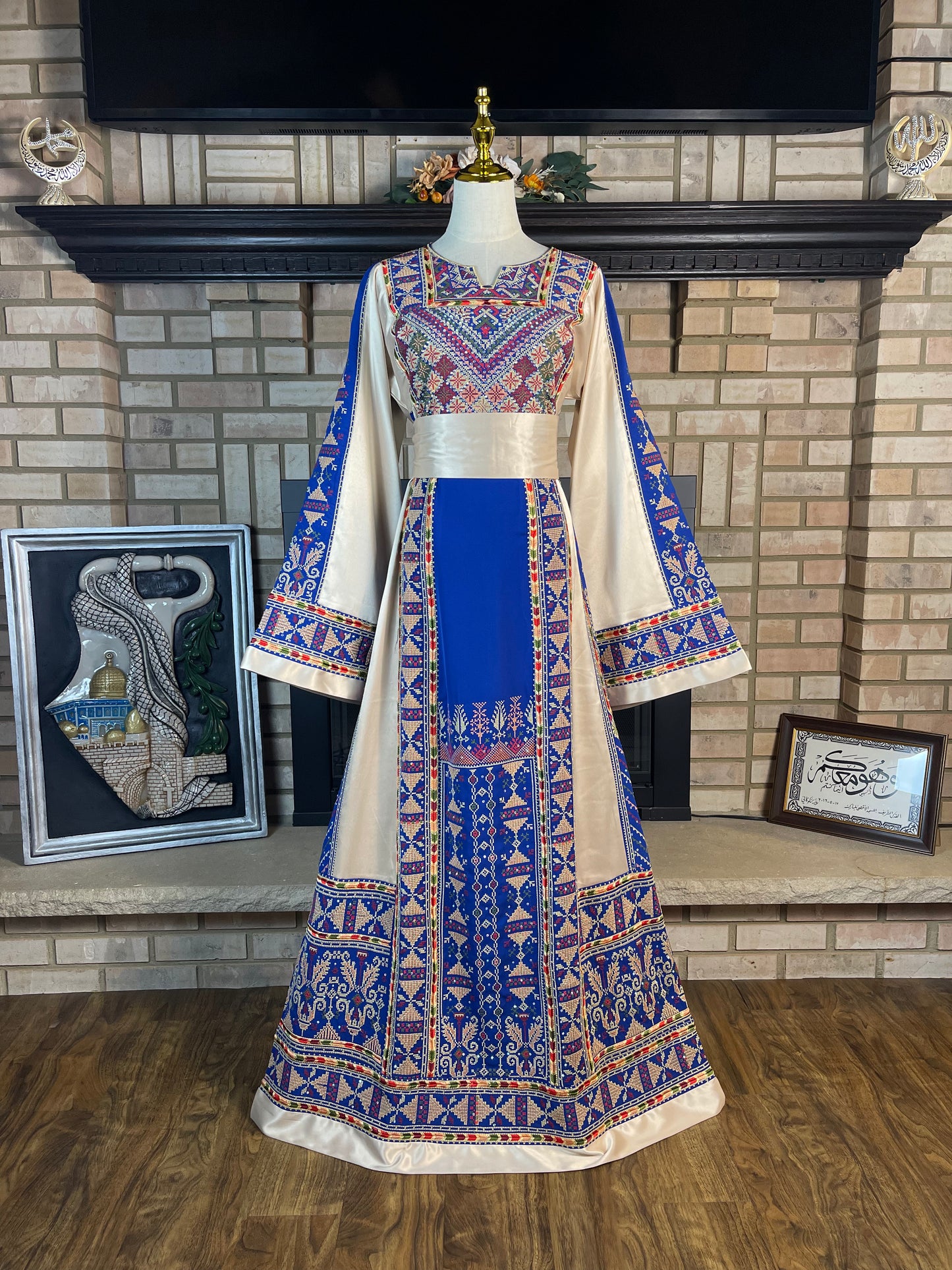 Blue/Gold Akka Thobe