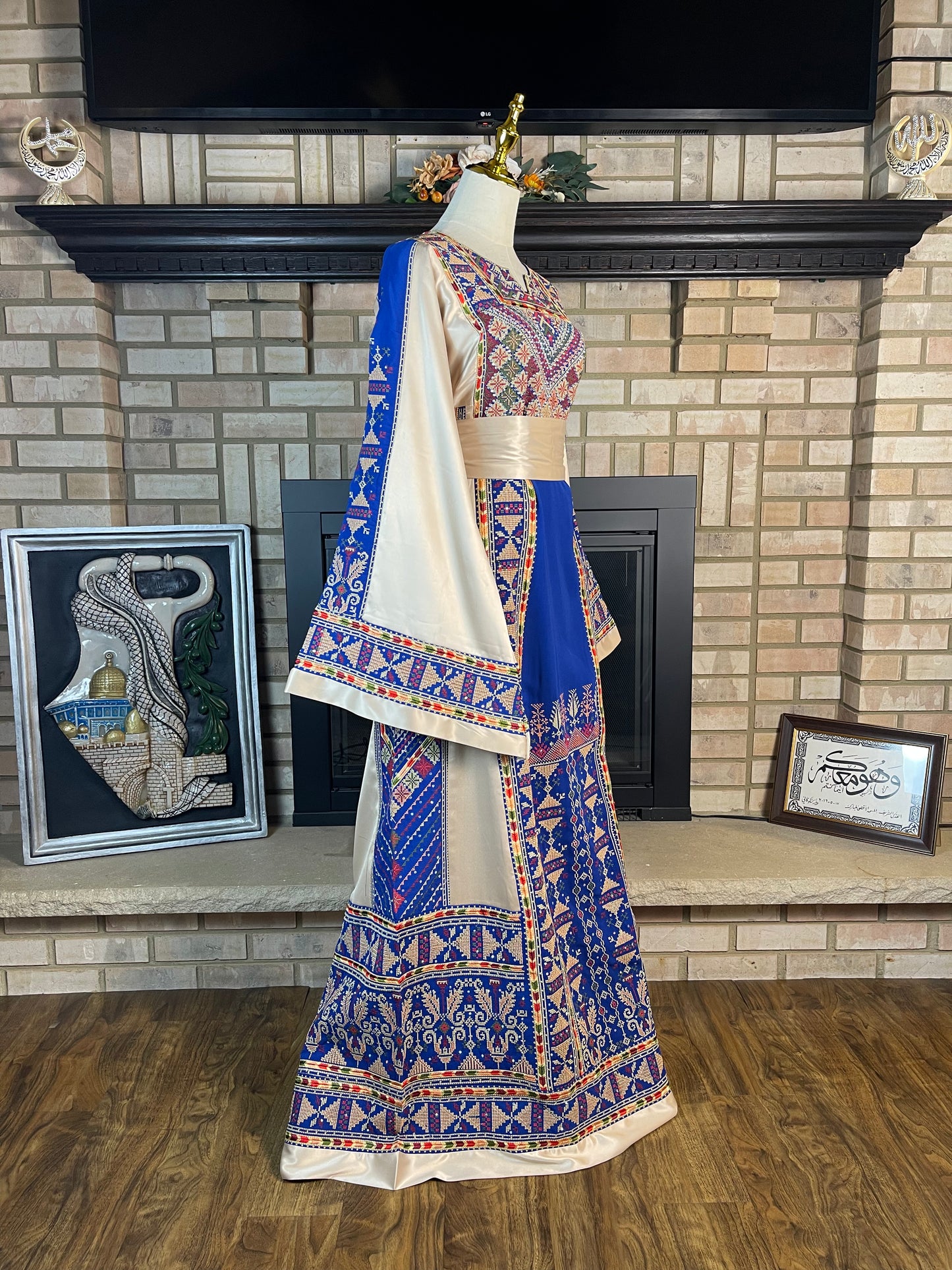 Blue/Gold Akka Thobe