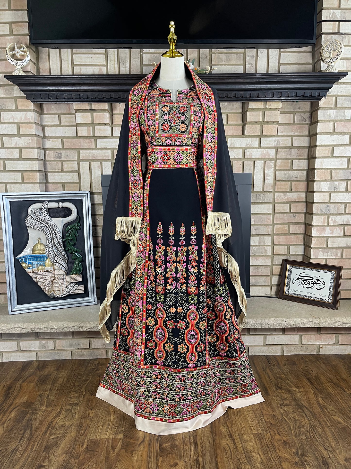 Black/Gold Satin Malaka Thobe