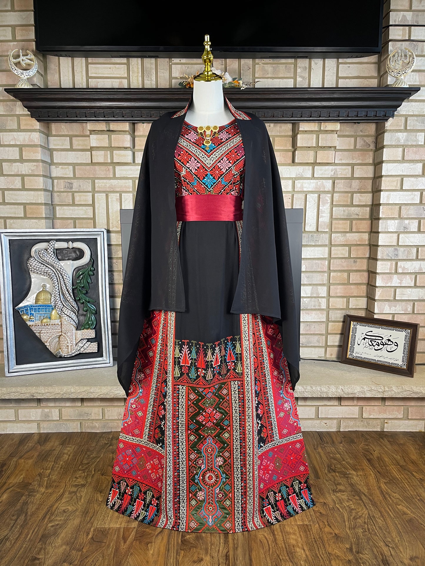 Black/Red Tiberias Thobe