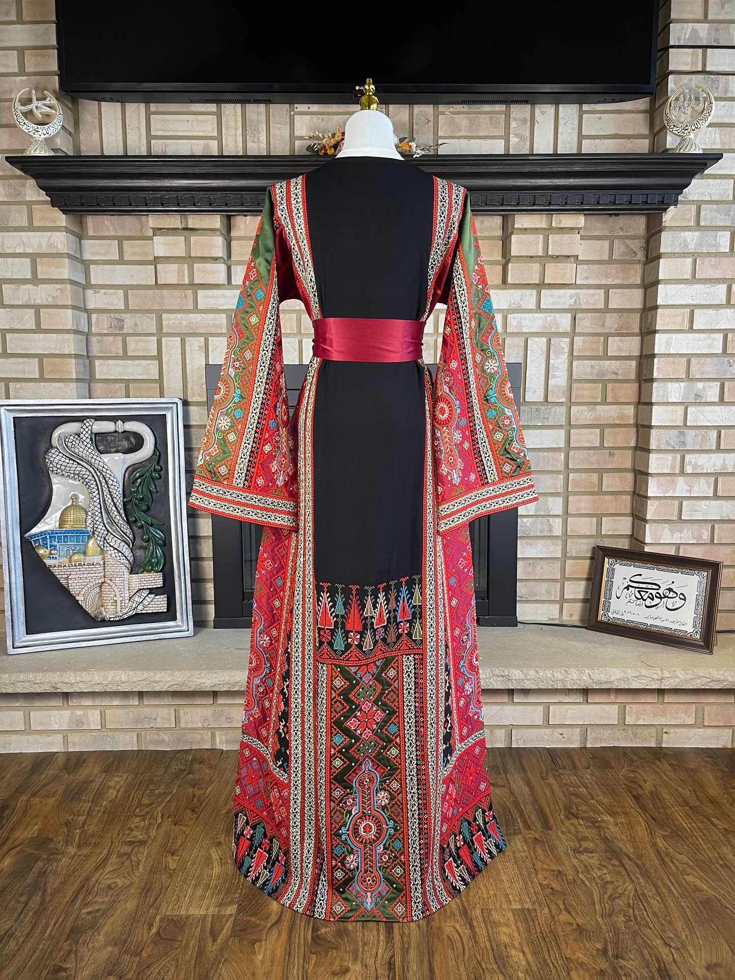 Black/Red Tiberias Thobe