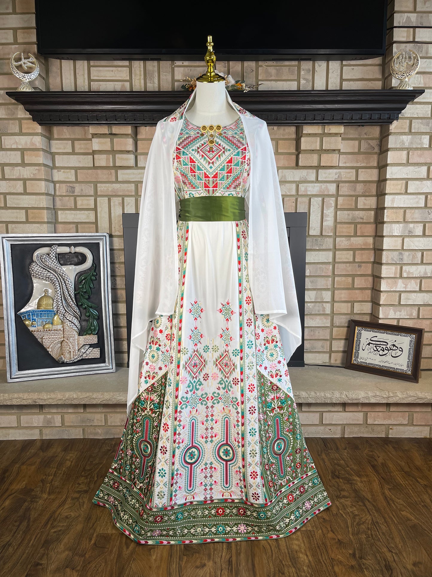 White/Olive Green Al-Karmil Thobe