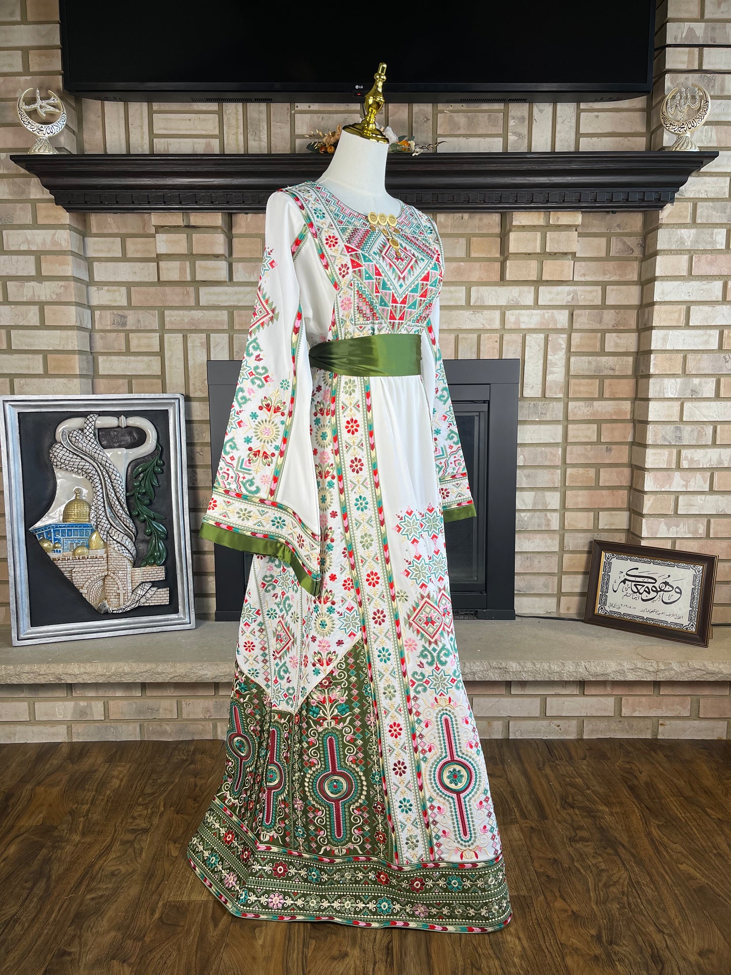 White/Olive Green Al-Karmil Thobe