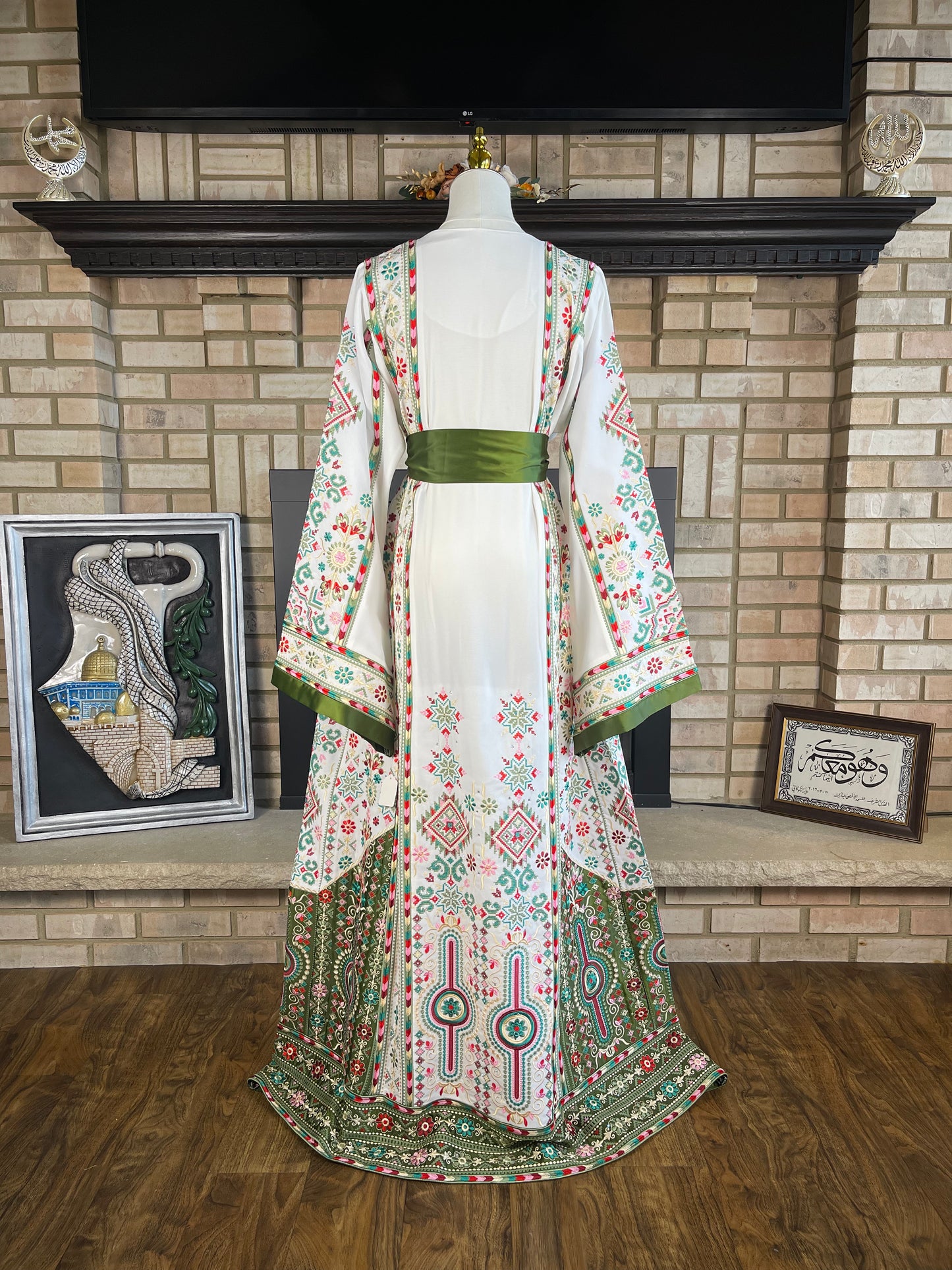 White/Olive Green Al-Karmil Thobe