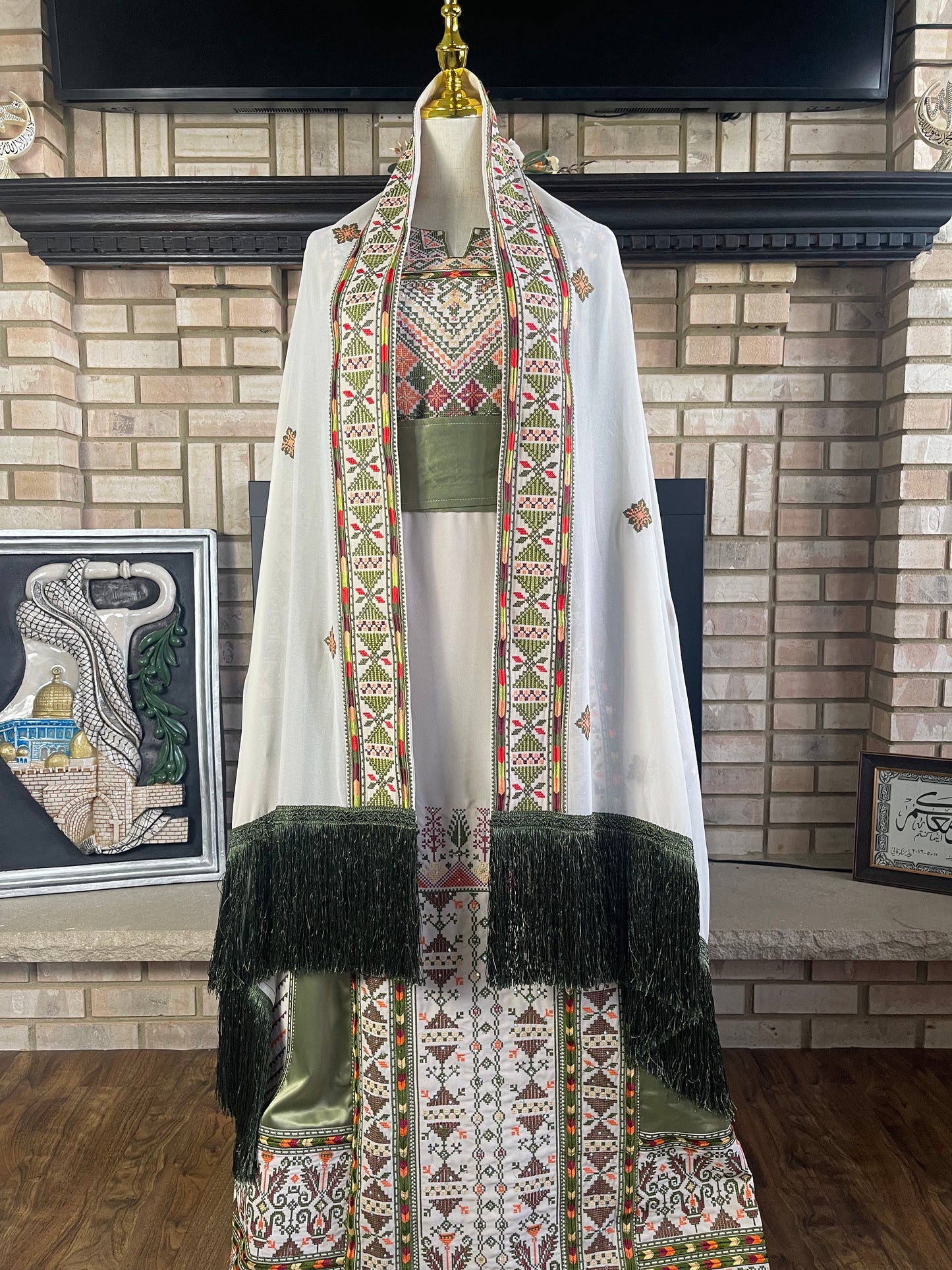 Cream/Pistachio Green Akka Headpiece