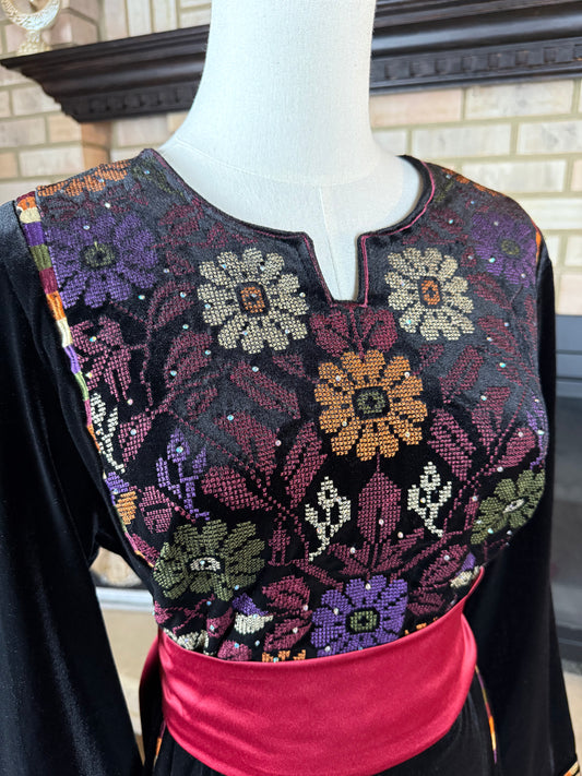 Black/Maroon Velvet Roses Thobe