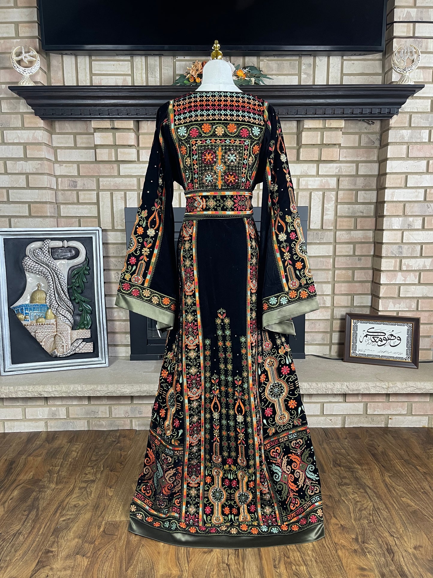 Black/Green All-Velvet Malaka Thobe