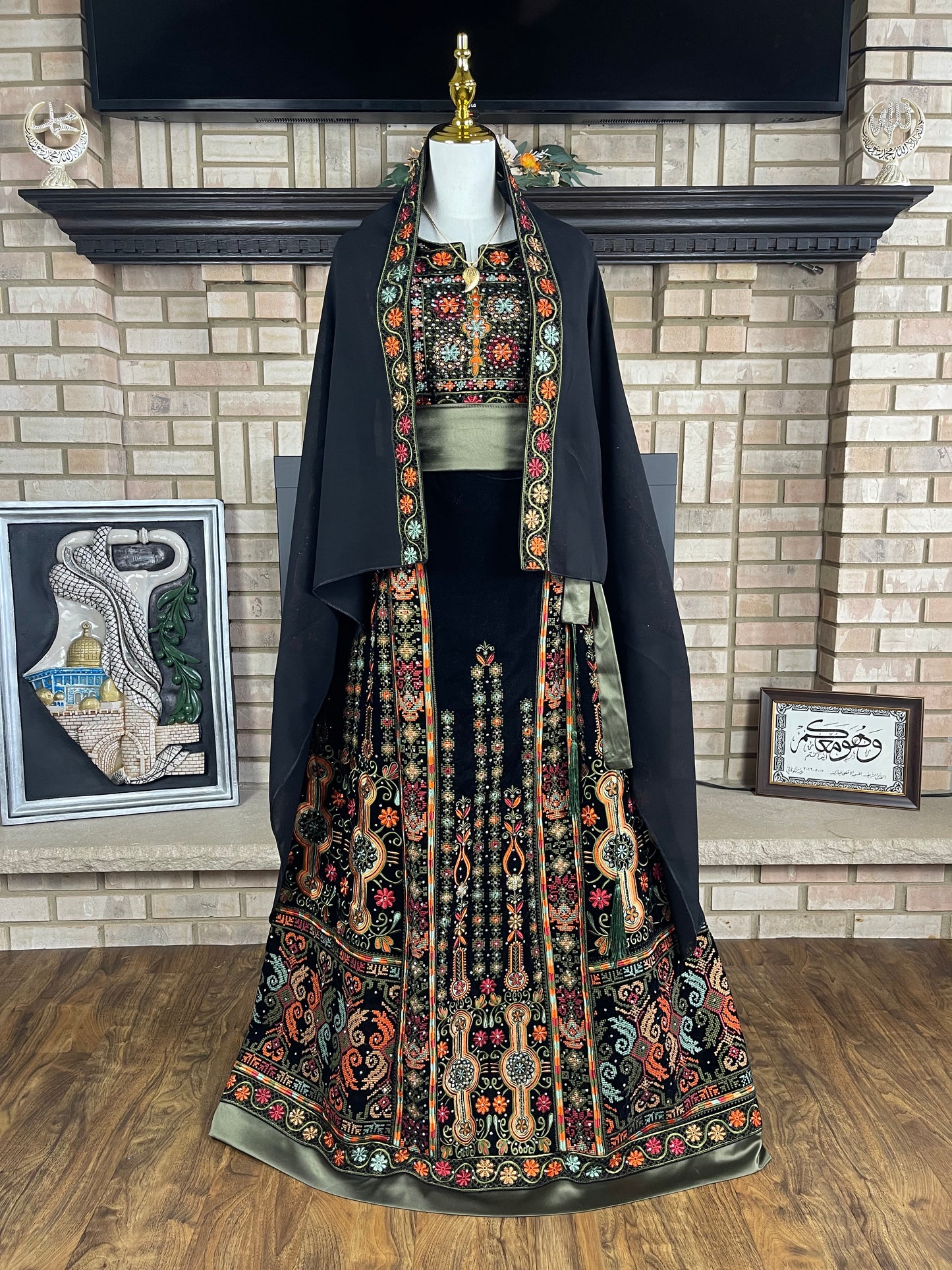 Black/Green All-Velvet Malaka Thobe