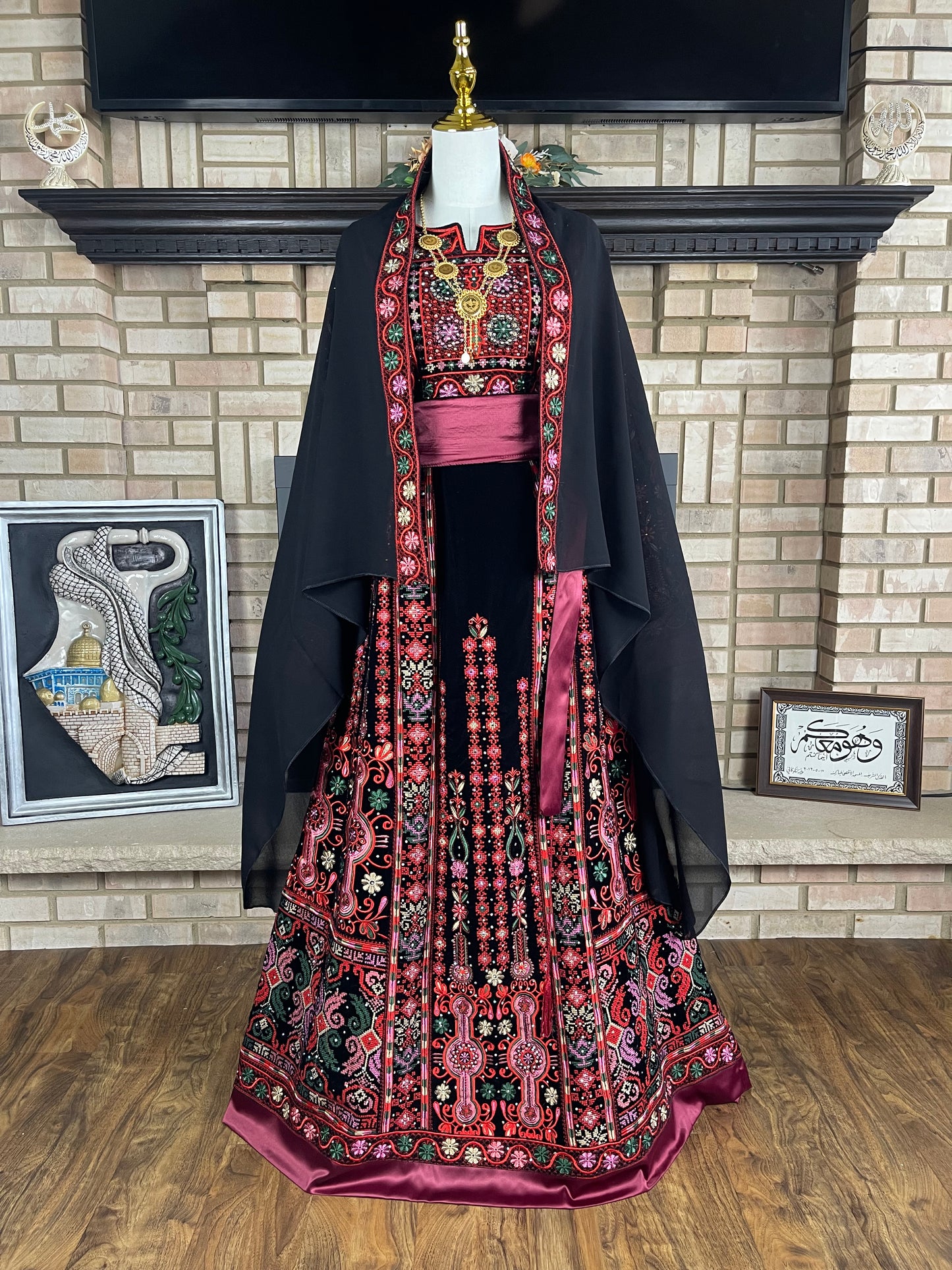 Black/Red All-Velvet Malaka Thobe