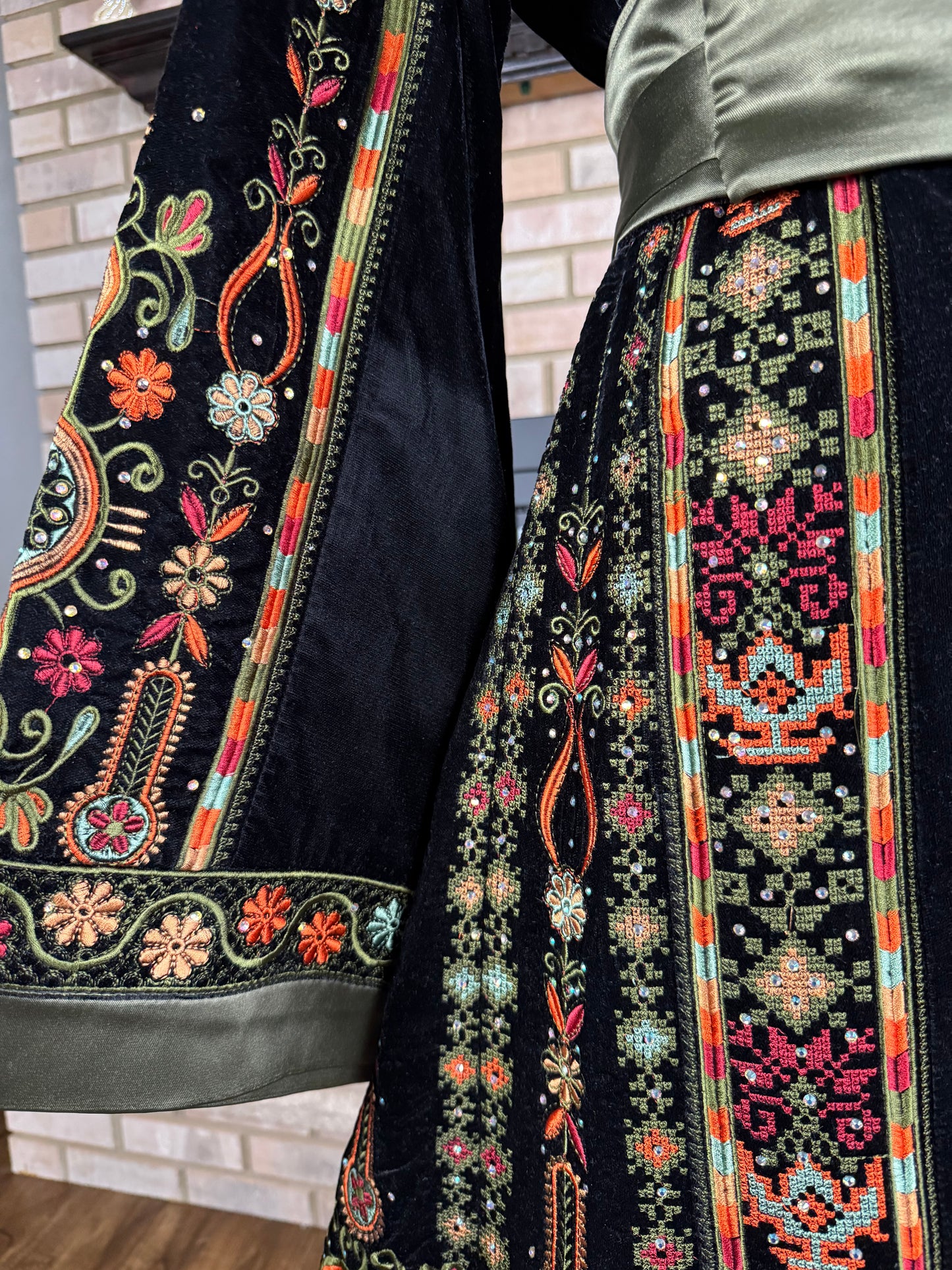 Black/Green All-Velvet Malaka Thobe