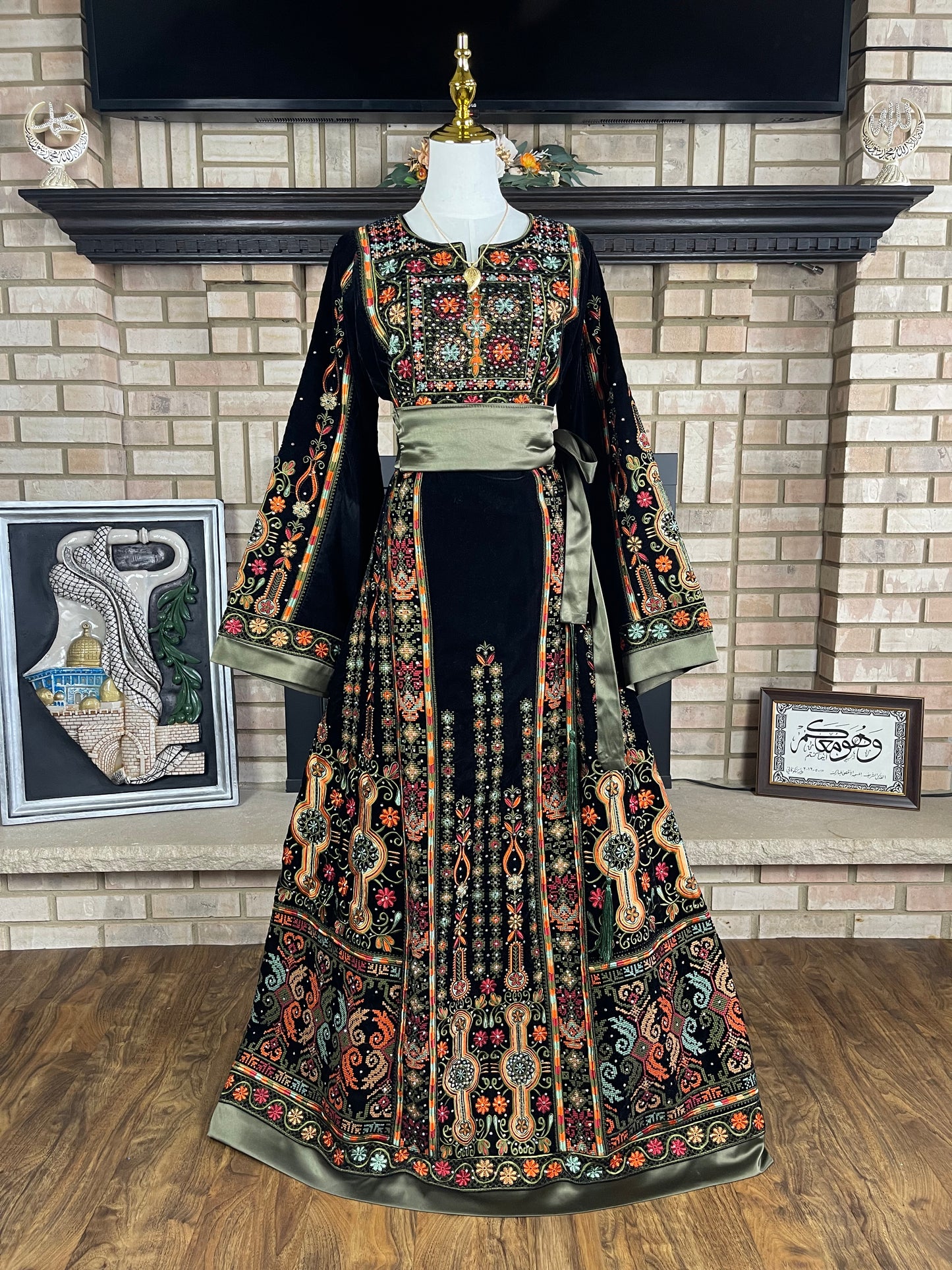 Black/Green All-Velvet Malaka Thobe