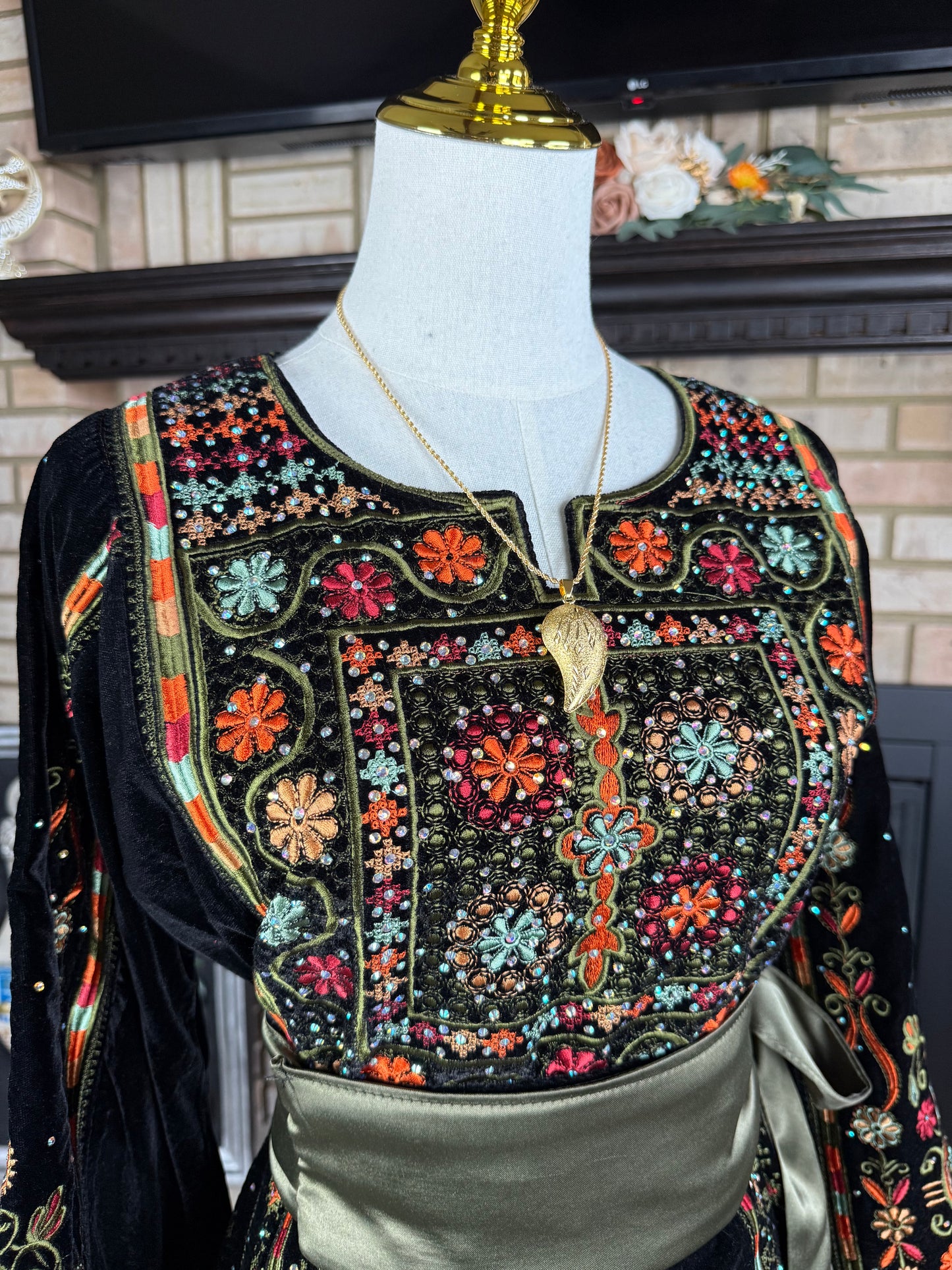 Black/Green All-Velvet Malaka Thobe