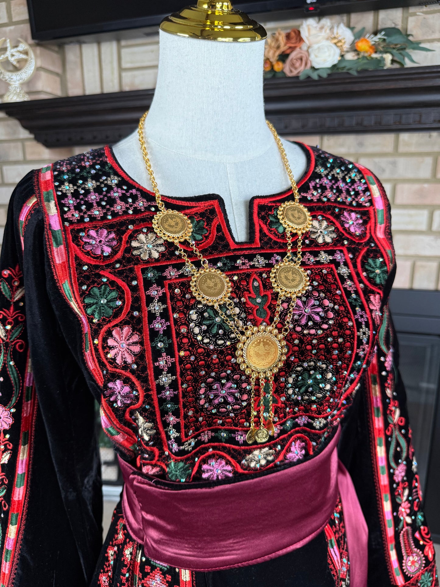 Black/Red All-Velvet Malaka Thobe