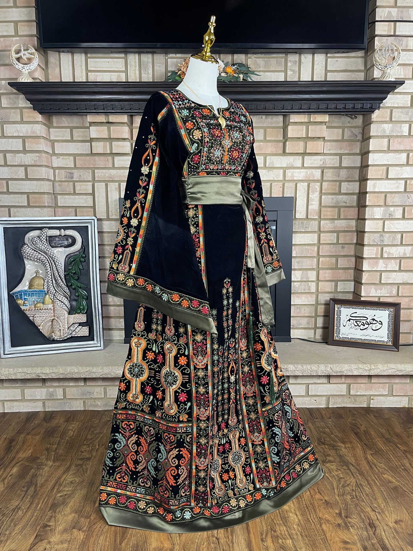 Black/Green All-Velvet Malaka Thobe