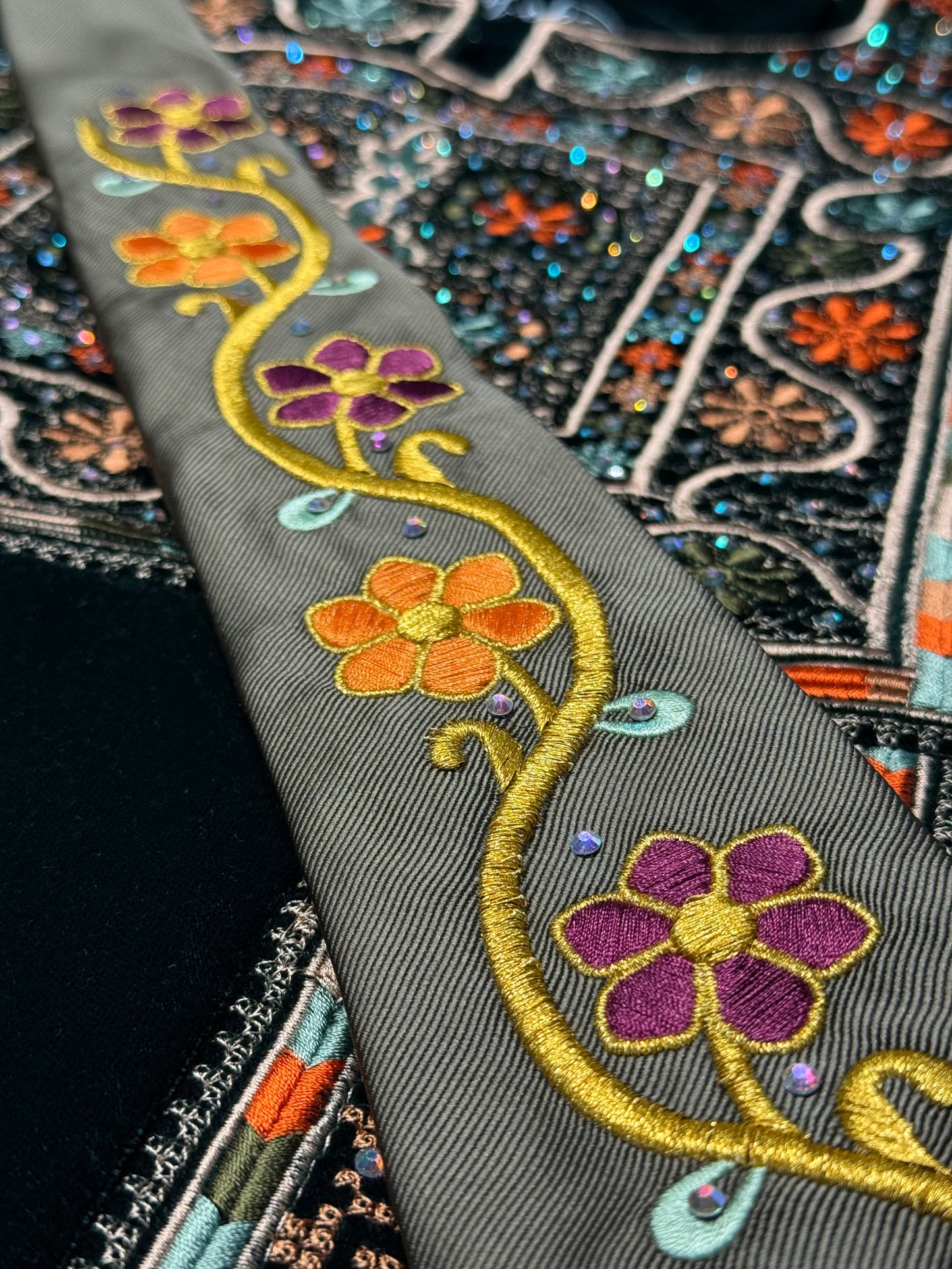Roses Custom-made Kasab Tatreez Men's Tie