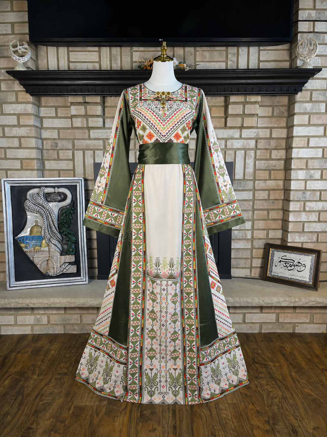 Cream/Green Akka Thobe