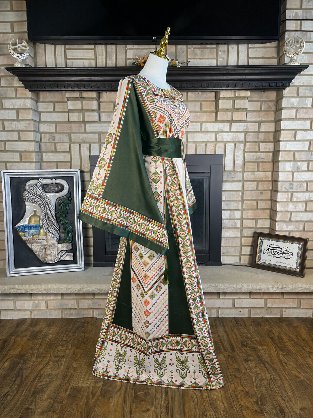 Cream/Green Akka Thobe