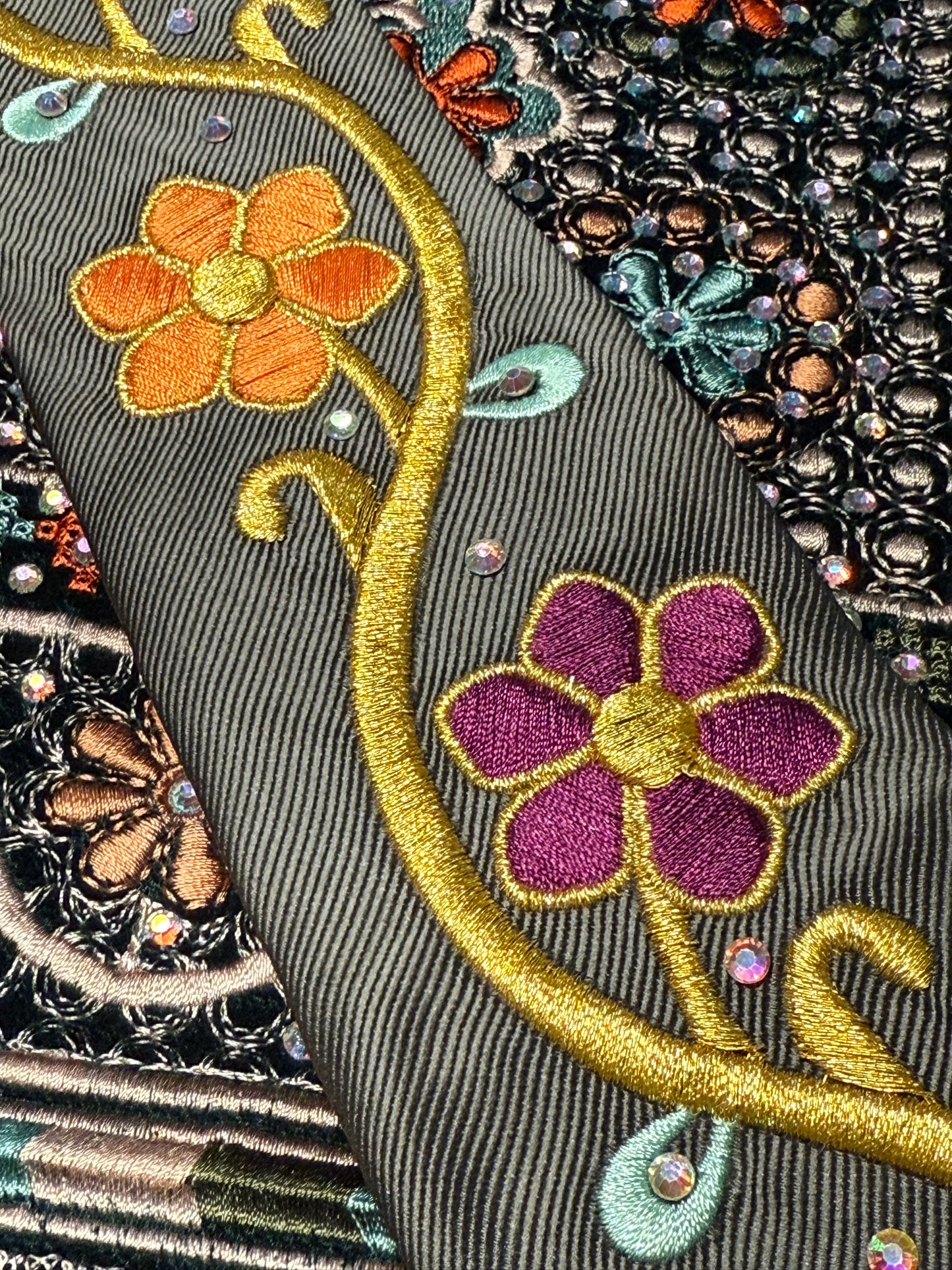 Roses Custom-made Kasab Tatreez Men's Tie